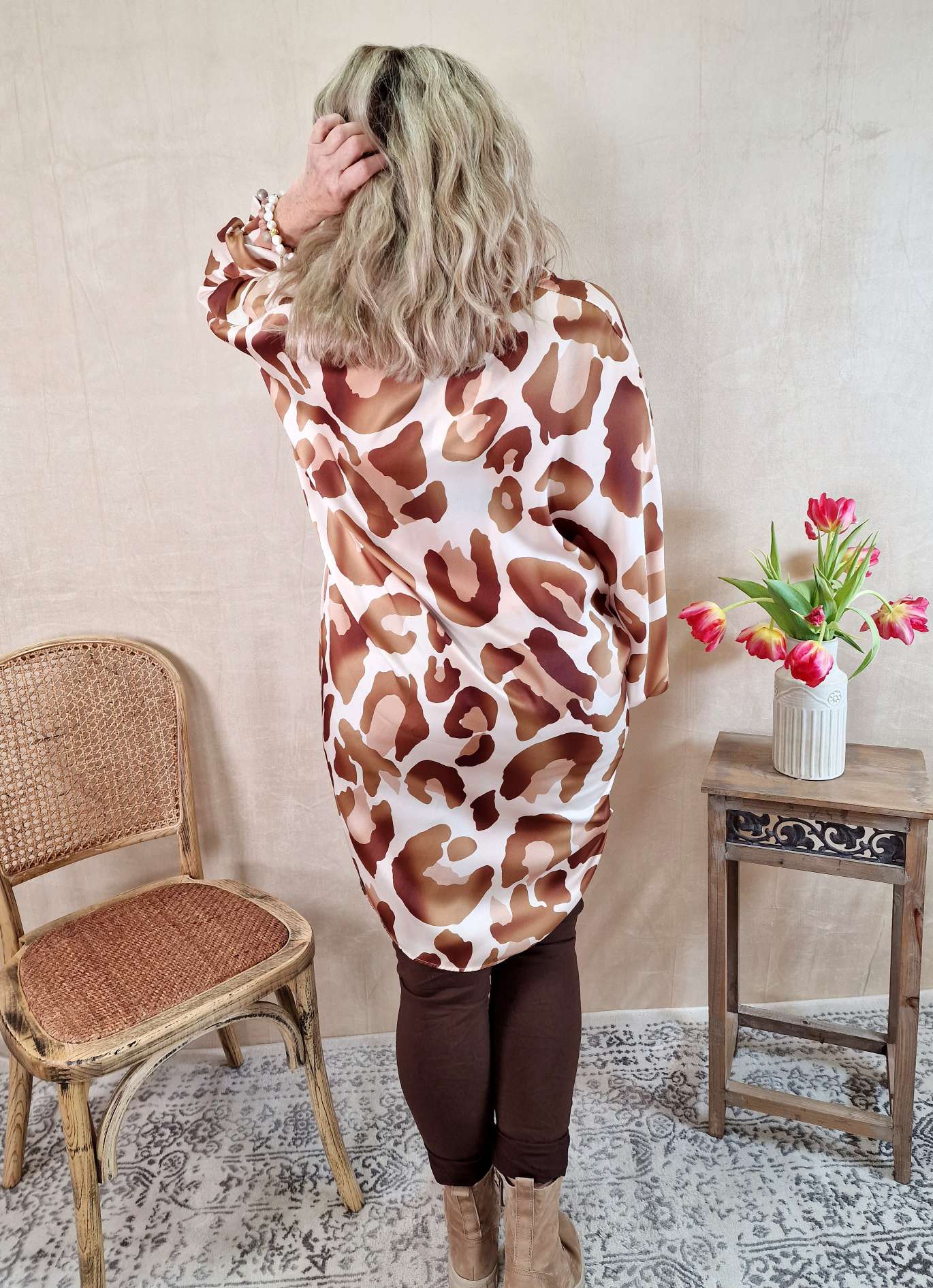 LEO BLUSE AURICIA CREME BEIGE 34-42/44 Made in Italy Oversize Shirt Hemd Silk Optik LEO BLUSE AURICIA CREME BEIGE 34-42/44 Made in Italy Oversize Shirt Hemd Silk Optik