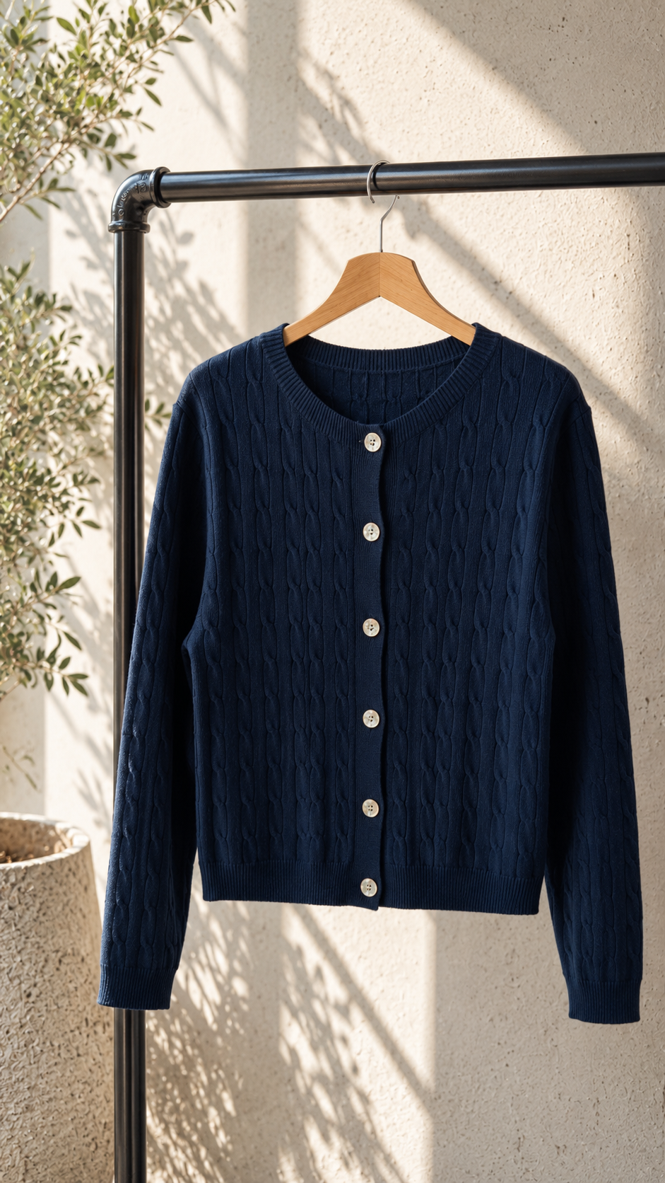 Strickjacke Freya mit feinem Zopfmuster – Made in Italy – passend bis gute Größe 40
