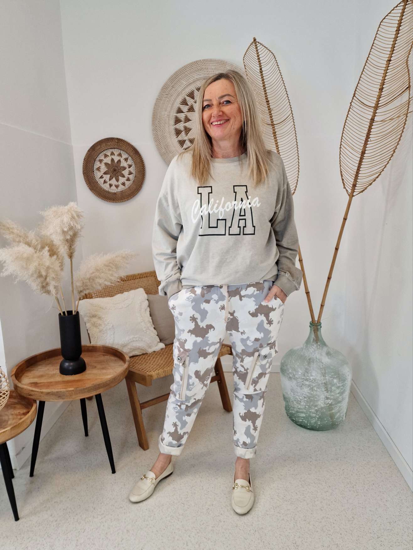 SWEATER CALIFORNIA TAUPE 34-42 Made in Italy Oversize Pullover Sweatshirt SWEATER CALIFORNIA TAUPE 34-42 Made in Italy Oversize Pullover Sweatshirt