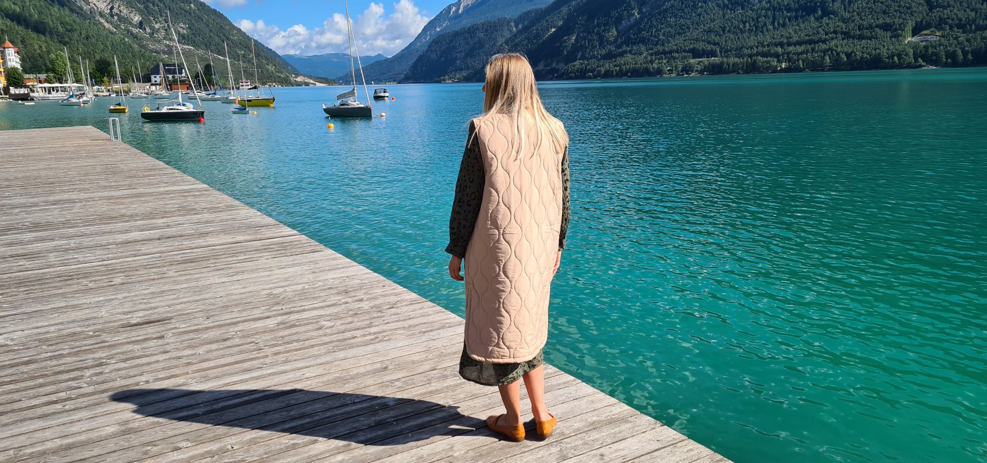 ÄRMELLOSE STEPPWESTE AMIRA CAMEL Kapuze Oversize Stepp Weste Jacke Mantel Italy Style versch. Größen Kopie ÄRMELLOSE STEPPWESTE AMIRA CAMEL Kapuze Oversize Stepp Weste Jacke Mantel Italy Style versch. Größen Kopie