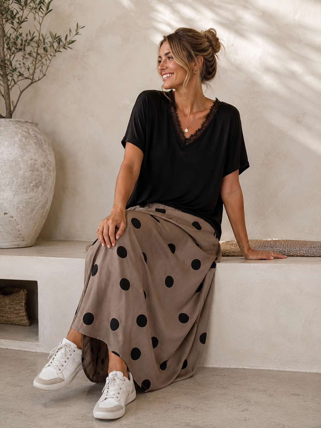Shirt Sevil mit Spitzenbesatz am Ausschnitt Made in Italy 34-42