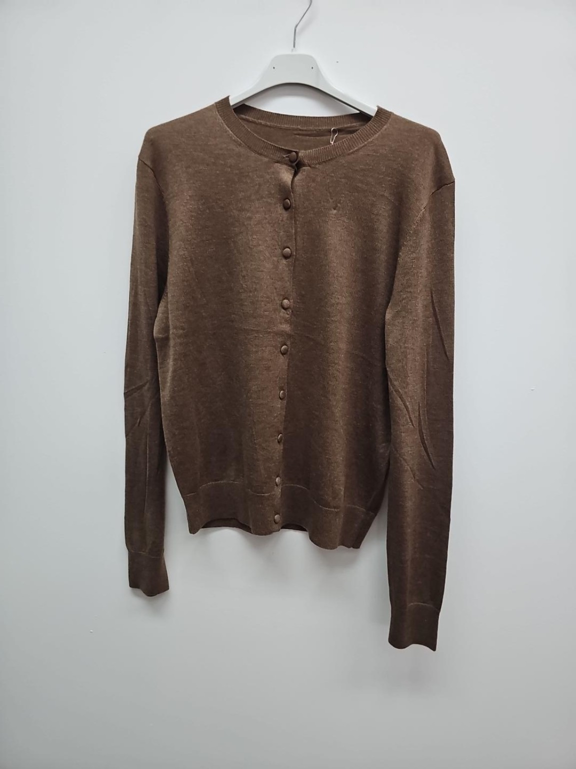 Strickjacke Odina – softer Basic Cardigan mit stoffbezogenen Knöpfen Made in Italy 34-40/42