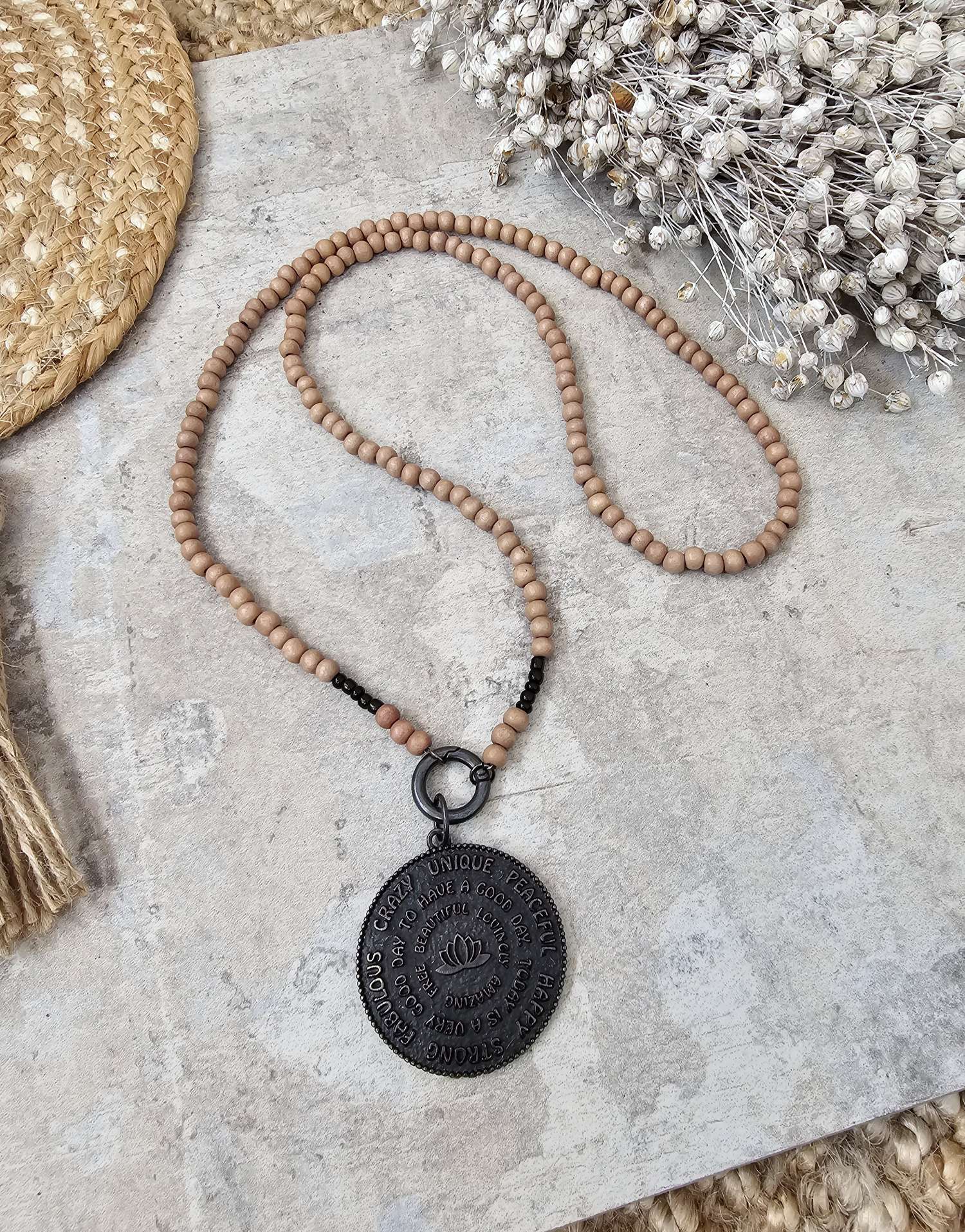 EXKLUSIVE LANGE KETTE LOTUS BLACKBEAUTY L MILKY AKAZIENHOLZ PERLEN BRAUN Anhänger schwarz