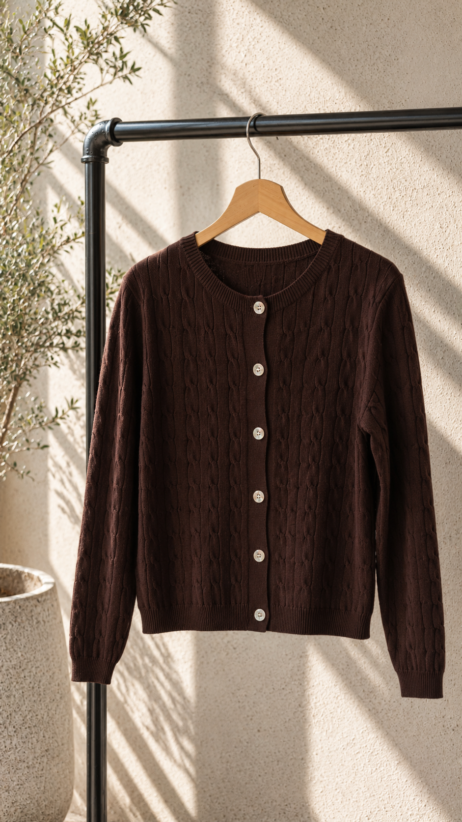 Strickjacke Freya mit feinem Zopfmuster – Made in Italy – passend bis gute Größe 40