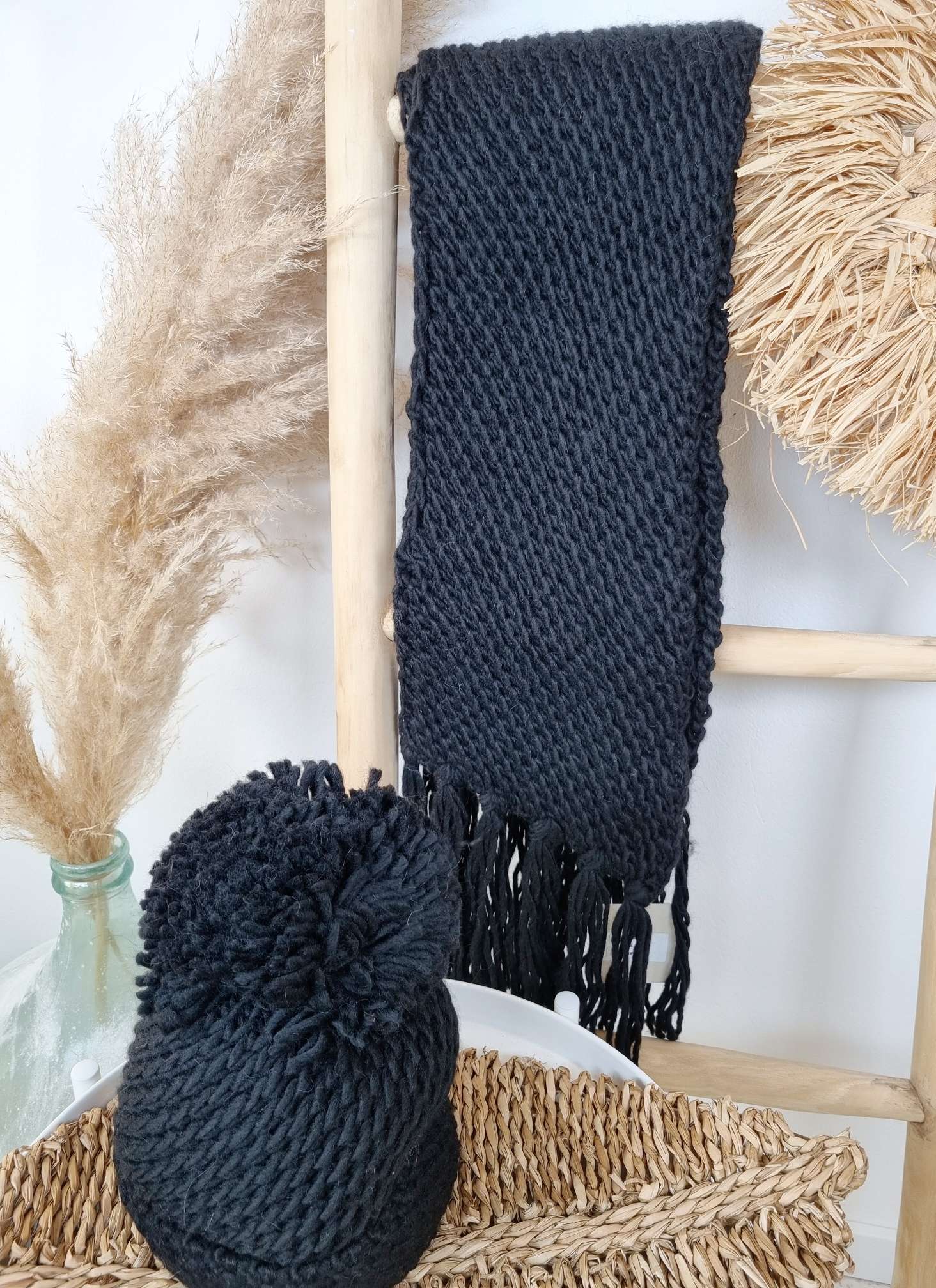 EDLER SCHAL SCARF GIADA SCHWARZ Made in Italy kuscheliger weicher Strick Schal Fransen EDLER SCHAL SCARF GIADA SCHWARZ Made in Italy kuscheliger weicher Strick Schal Fransen