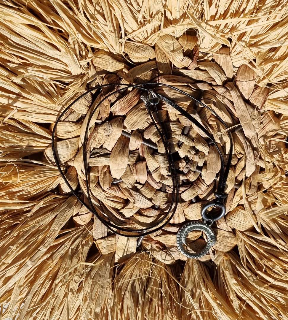 NECKLESS TRÄUME TRAUMFÄNGER lange Wechselkette BRAUN Seide SAHARA Halskette Kette Amueltt NECKLESS TRÄUME TRAUMFÄNGER lange Wechselkette BRAUN Seide SAHARA Halskette Kette Amueltt