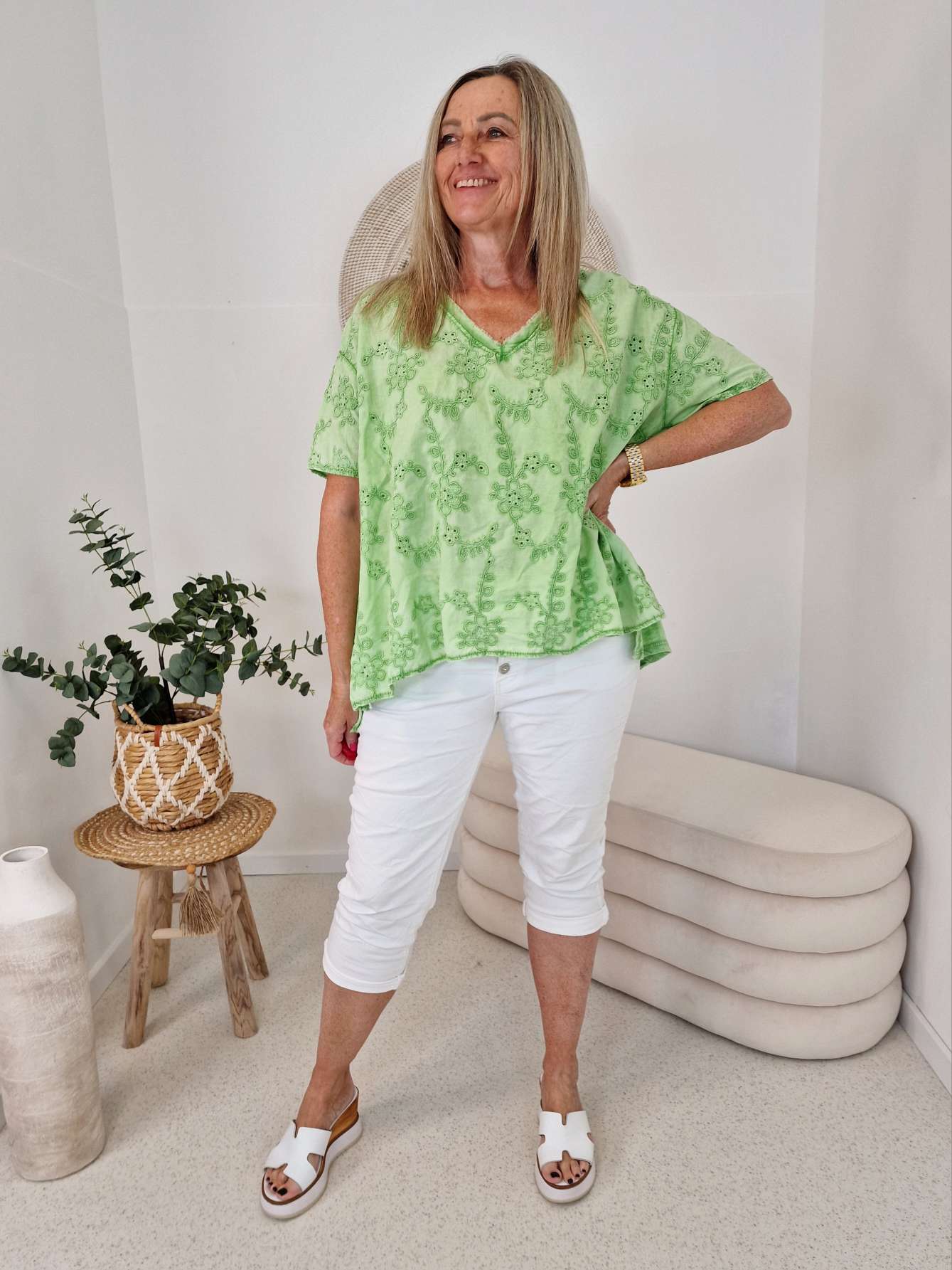 T-SHIRT AMALFI LOCHSTICKEREI GRÜN 34-42 Made in Italy Basic Kurzarm Shirt Oberteil T-SHIRT AMALFI LOCHSTICKEREI GRÜN 34-42 Made in Italy Basic Kurzarm Shirt Oberteil