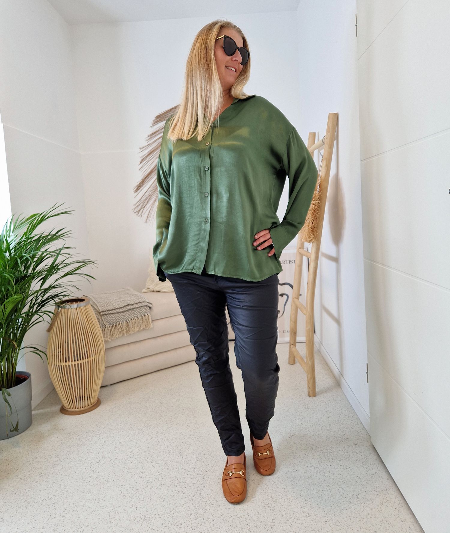 OVERSIZE BLUSE TARA KHAKI 34-42/44 Made in Italy Longbluse Hemd Satin Optik OVERSIZE BLUSE TARA KHAKI 34-42/44 Made in Italy Longbluse Hemd Satin Optik