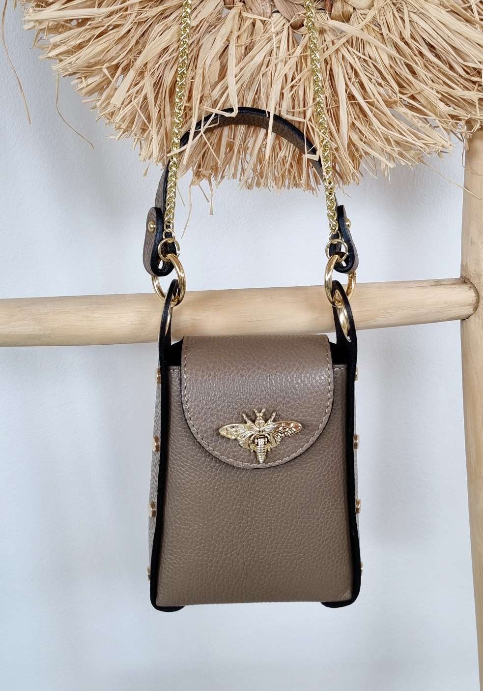 HANDYTASCHE BIENE BIG Made in Italy Ledertasche Umhängetasche Tasche echt Leder versch. Farben HANDYTASCHE BIENE BIG Made in Italy Ledertasche Umhängetasche Tasche echt Leder versch. Farben