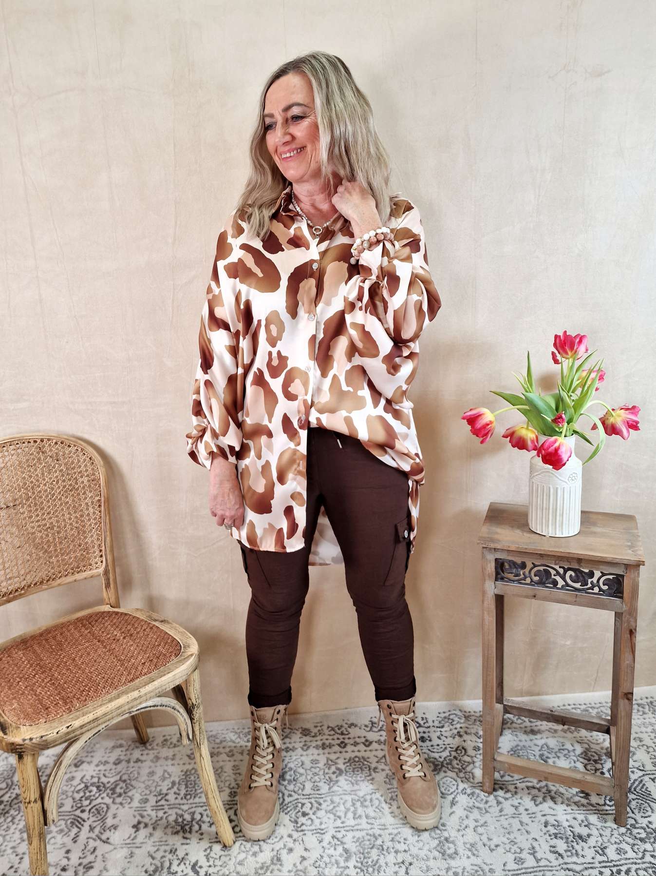 LEO BLUSE AURICIA CREME BEIGE 34-42/44 Made in Italy Oversize Shirt Hemd Silk Optik LEO BLUSE AURICIA CREME BEIGE 34-42/44 Made in Italy Oversize Shirt Hemd Silk Optik