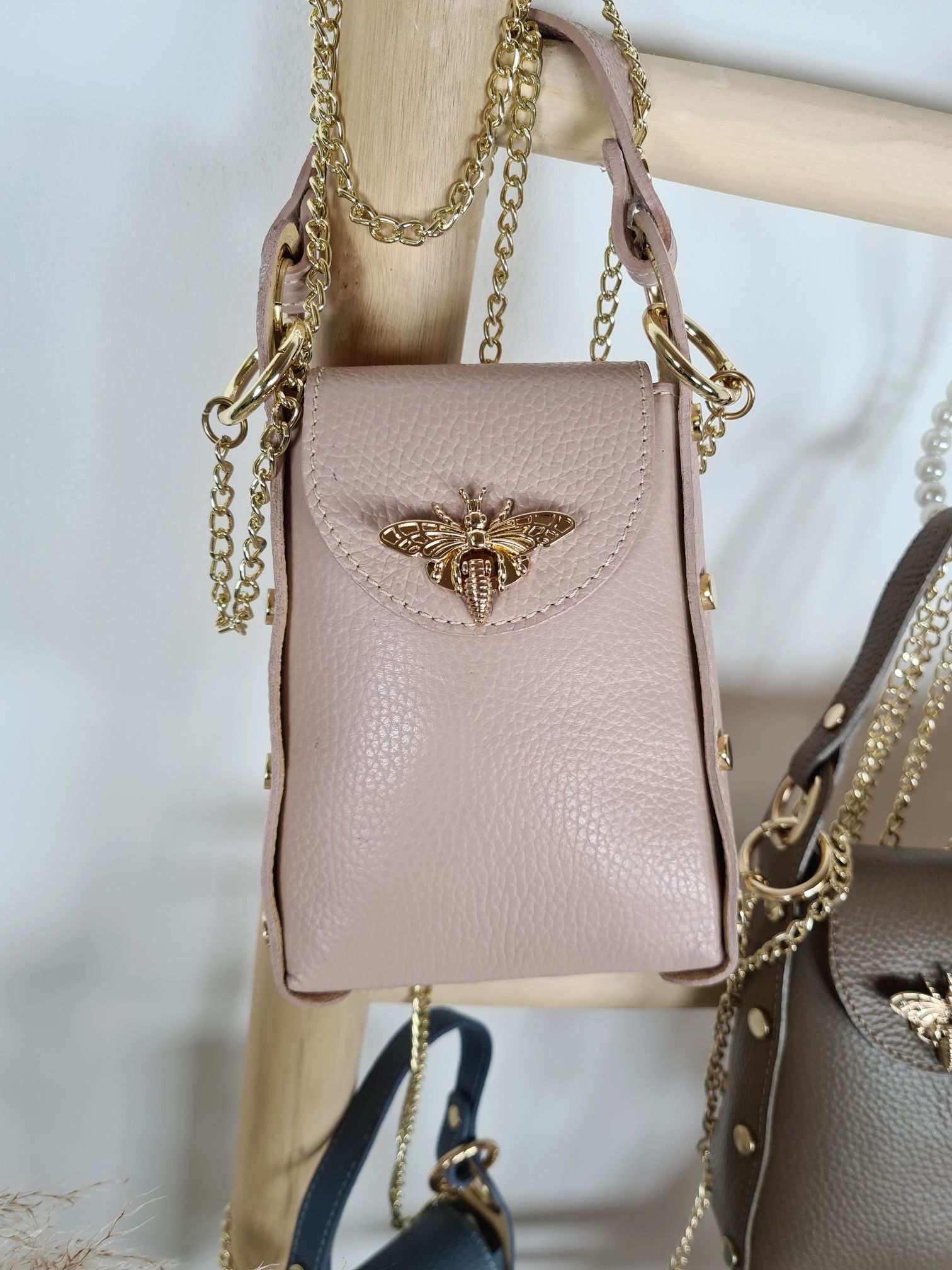 HANDYTASCHE BIENE BIG Made in Italy Ledertasche Umhängetasche Tasche echt Leder versch. Farben HANDYTASCHE BIENE BIG Made in Italy Ledertasche Umhängetasche Tasche echt Leder versch. Farben