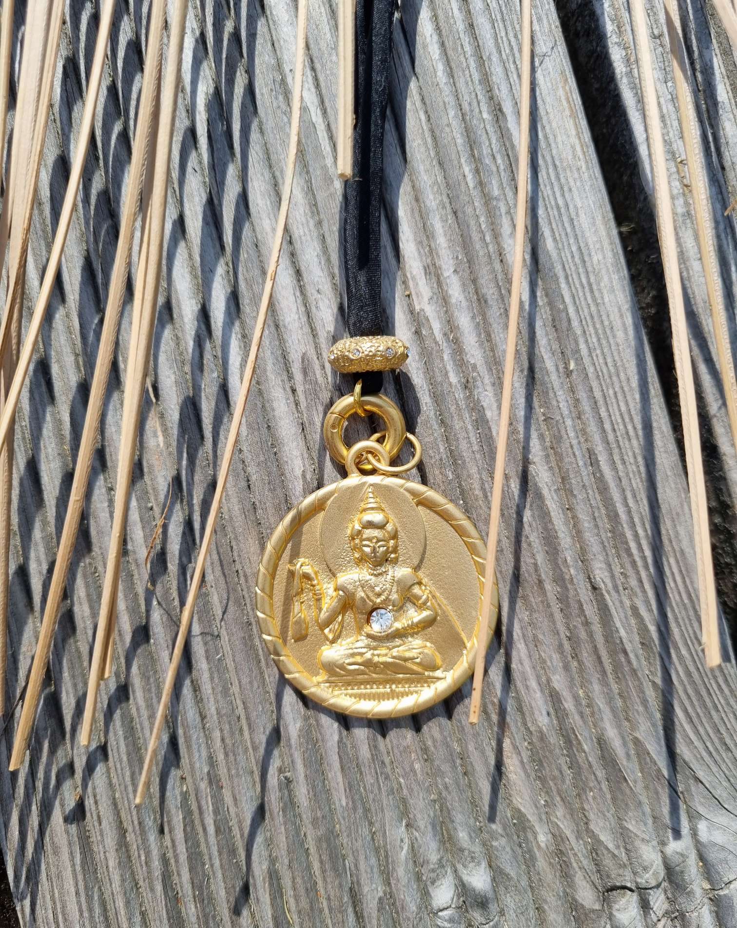 NECKLESS SpiritOfBeauty lange Wechselkette Champagner Farbe Seide Goldfarben Halskette Kette Amueltt NECKLESS SpiritOfBeauty lange Wechselkette Champagner Farbe Seide Goldfarben Halskette Kette Amueltt