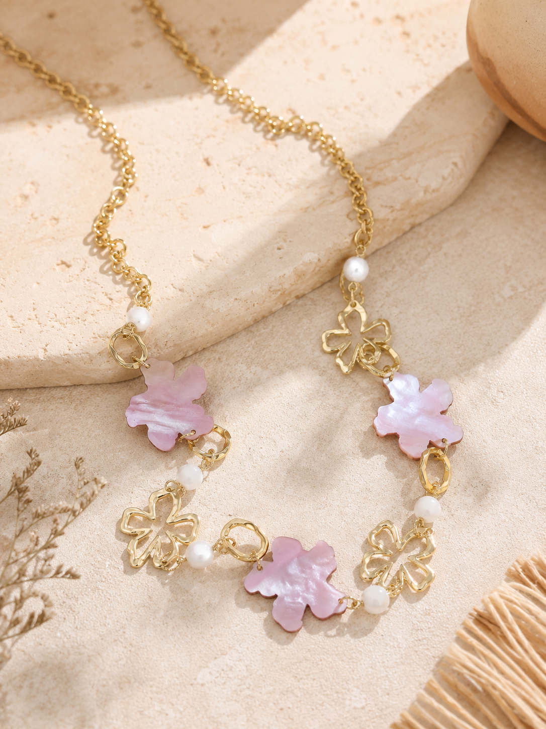 🌸 Kette „Blossom Glow“ – Feminine Eleganz mit Blütenzauber 🌸 in Goldoptik
