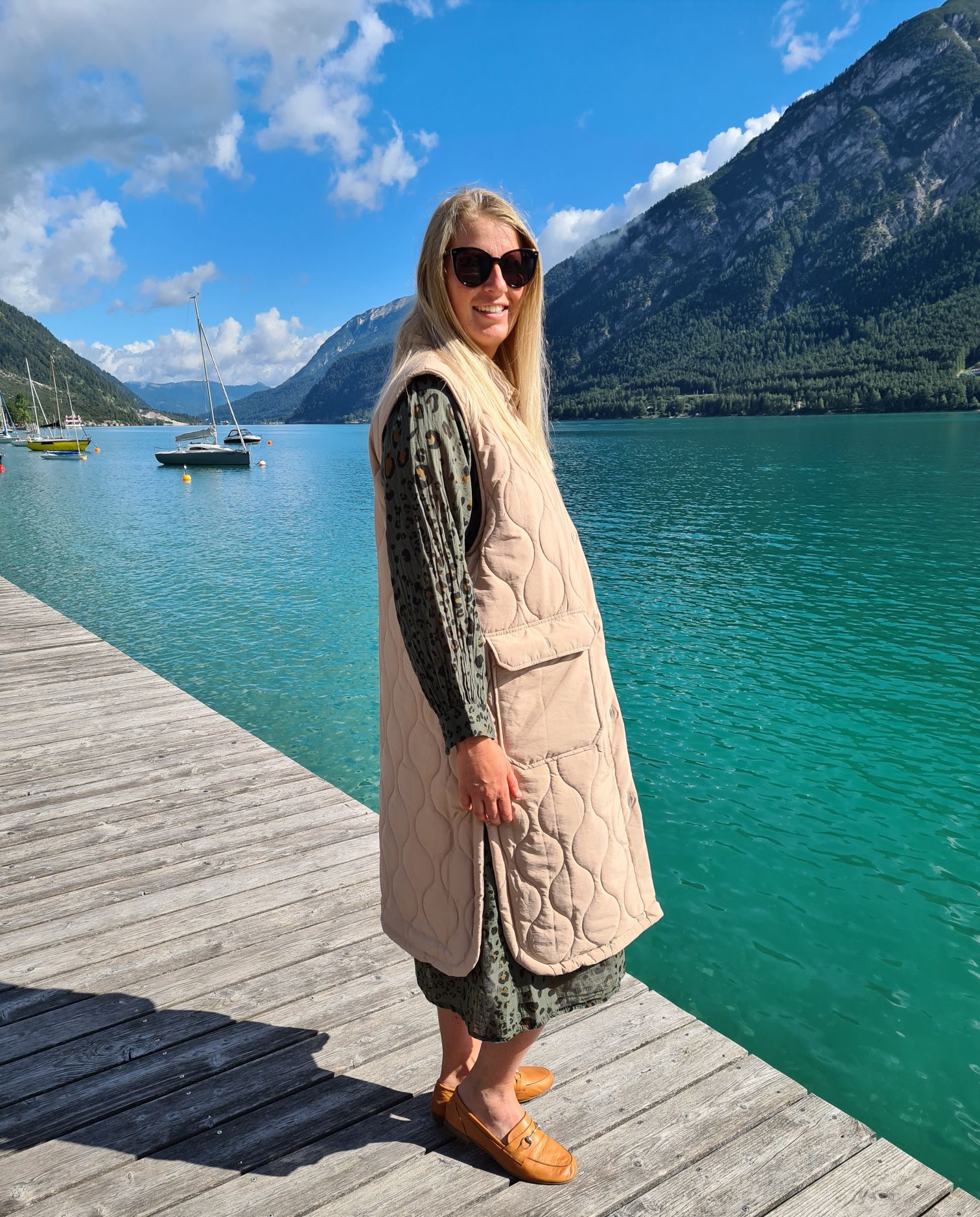 ÄRMELLOSE STEPPWESTE AMIRA CAMEL Kapuze Oversize Stepp Weste Jacke Mantel Italy Style versch. Größen Kopie ÄRMELLOSE STEPPWESTE AMIRA CAMEL Kapuze Oversize Stepp Weste Jacke Mantel Italy Style versch. Größen Kopie