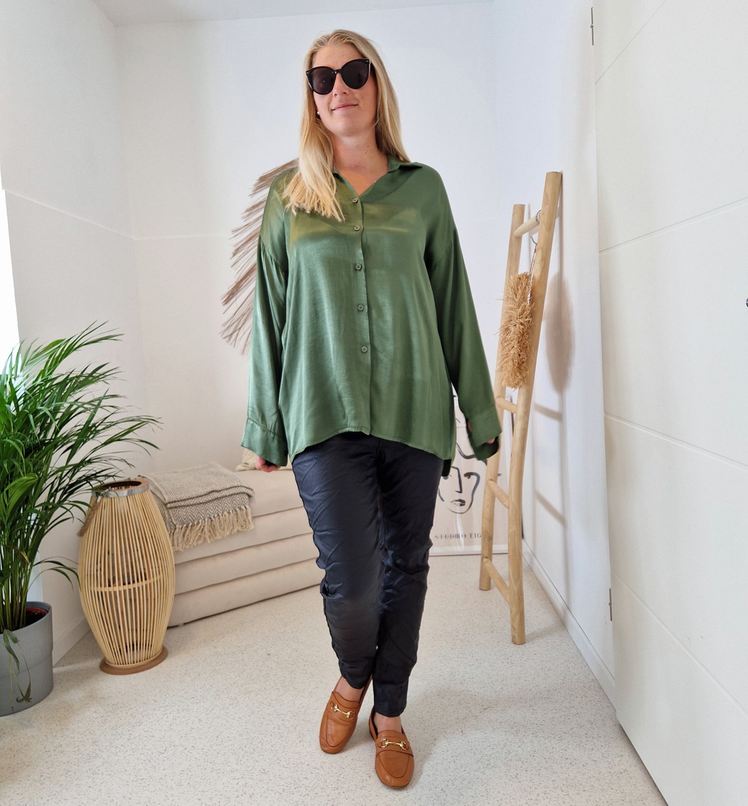 OVERSIZE BLUSE TARA KHAKI 34-42/44 Made in Italy Longbluse Hemd Satin Optik OVERSIZE BLUSE TARA KHAKI 34-42/44 Made in Italy Longbluse Hemd Satin Optik