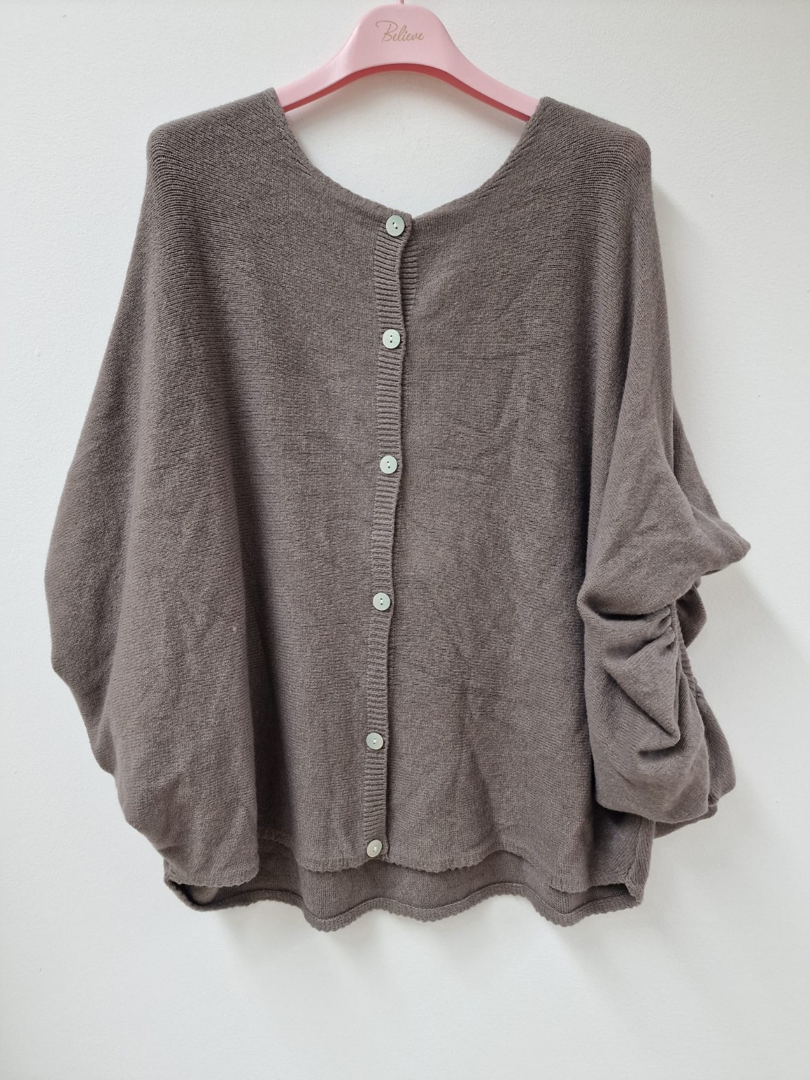 Fledermaus-Strickpullover „Button Front“ – mit Knopfleiste & Raffärmeln SJ0099 Made in Italy 36-44