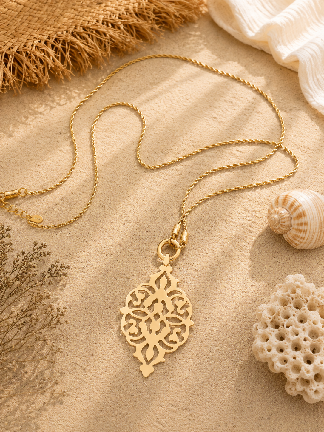 Lange Kette „Aragostan“ – Orange & goldfarbiger Anhänger