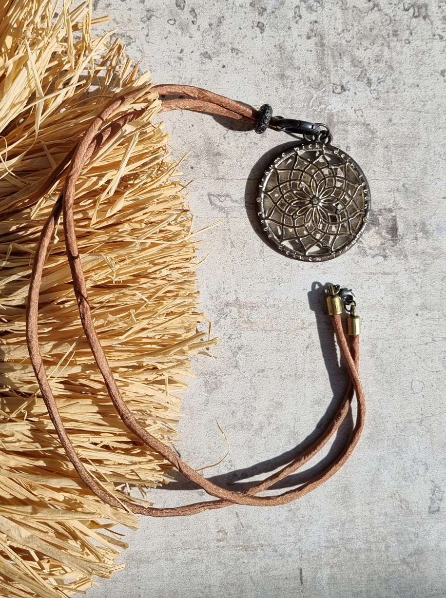 NECKLESS TRÄUME TRAUMFÄNGER lange Wechselkette BRAUN Seide SAHARA Halskette Kette Amueltt NECKLESS TRÄUME TRAUMFÄNGER lange Wechselkette BRAUN Seide SAHARA Halskette Kette Amueltt