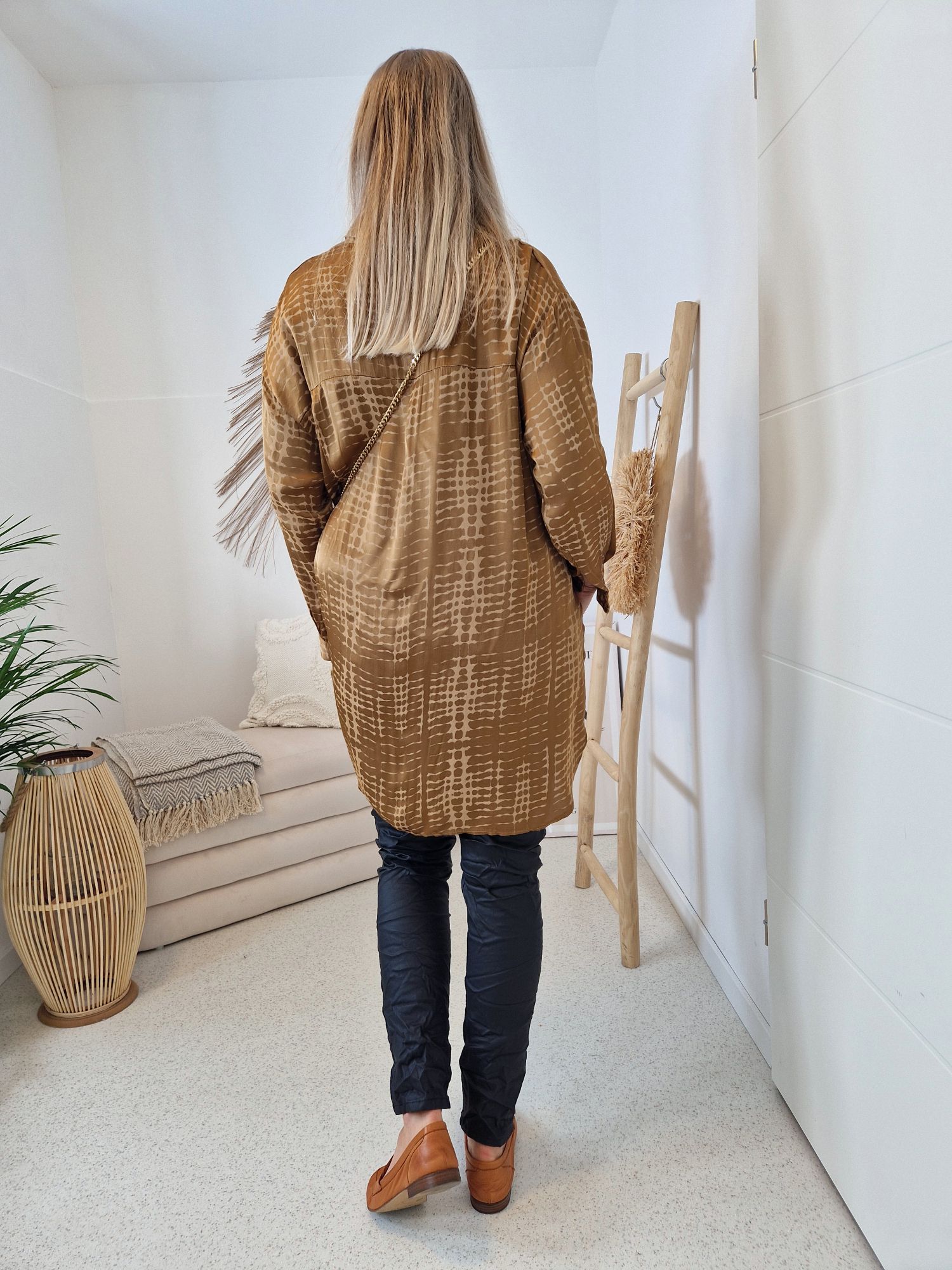 OVERSIZE BLUSE LUCY BEIGE 34-42 Made in Italy Seide Silk Longbluse Hemd OVERSIZE BLUSE LUCY BEIGE 34-42 Made in Italy Seide Silk Longbluse Hemd