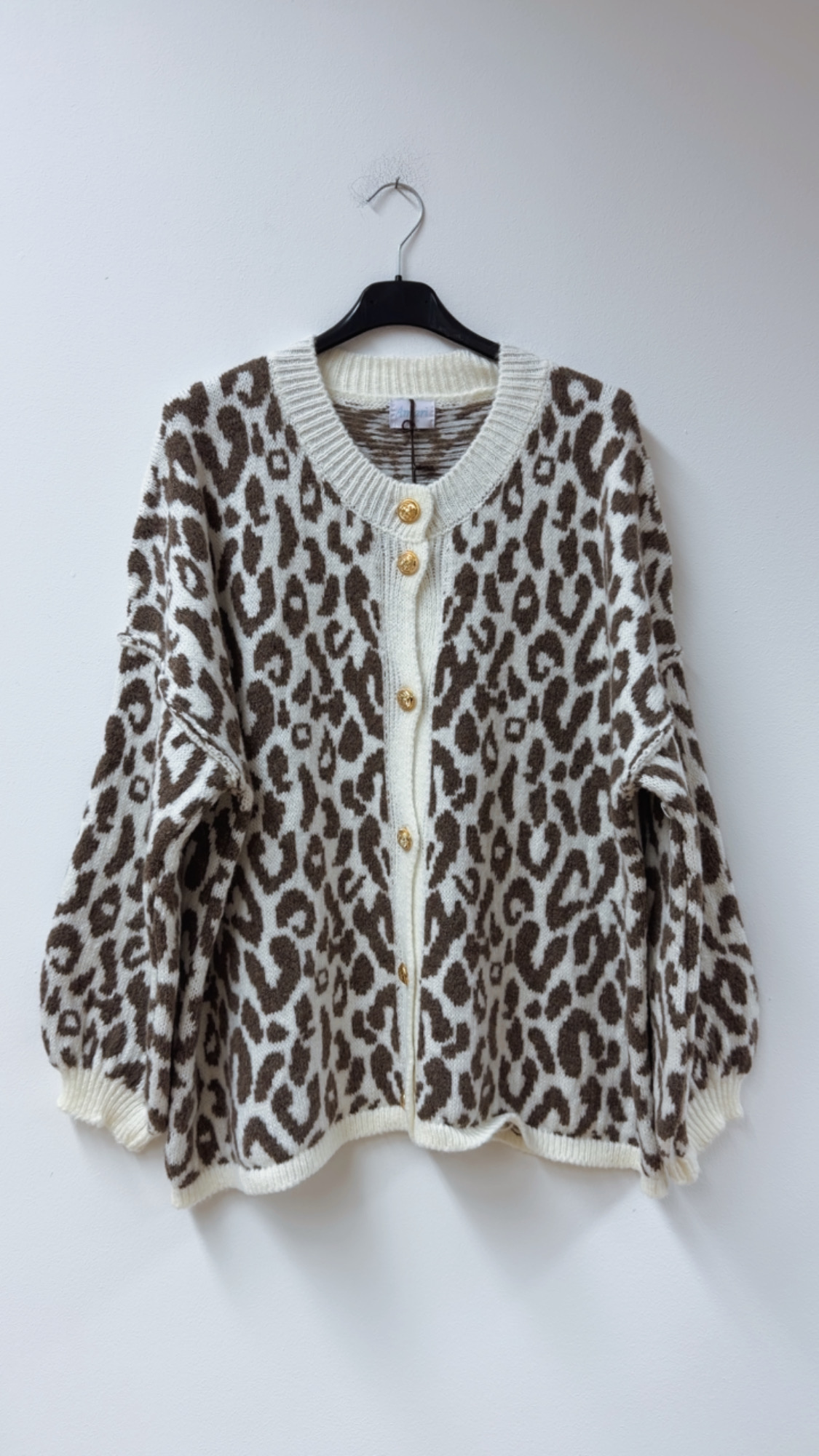 SJ0117 – Leo Strickjacke mit goldfarbenen Knöpfen I 36-46 I Made in Italy