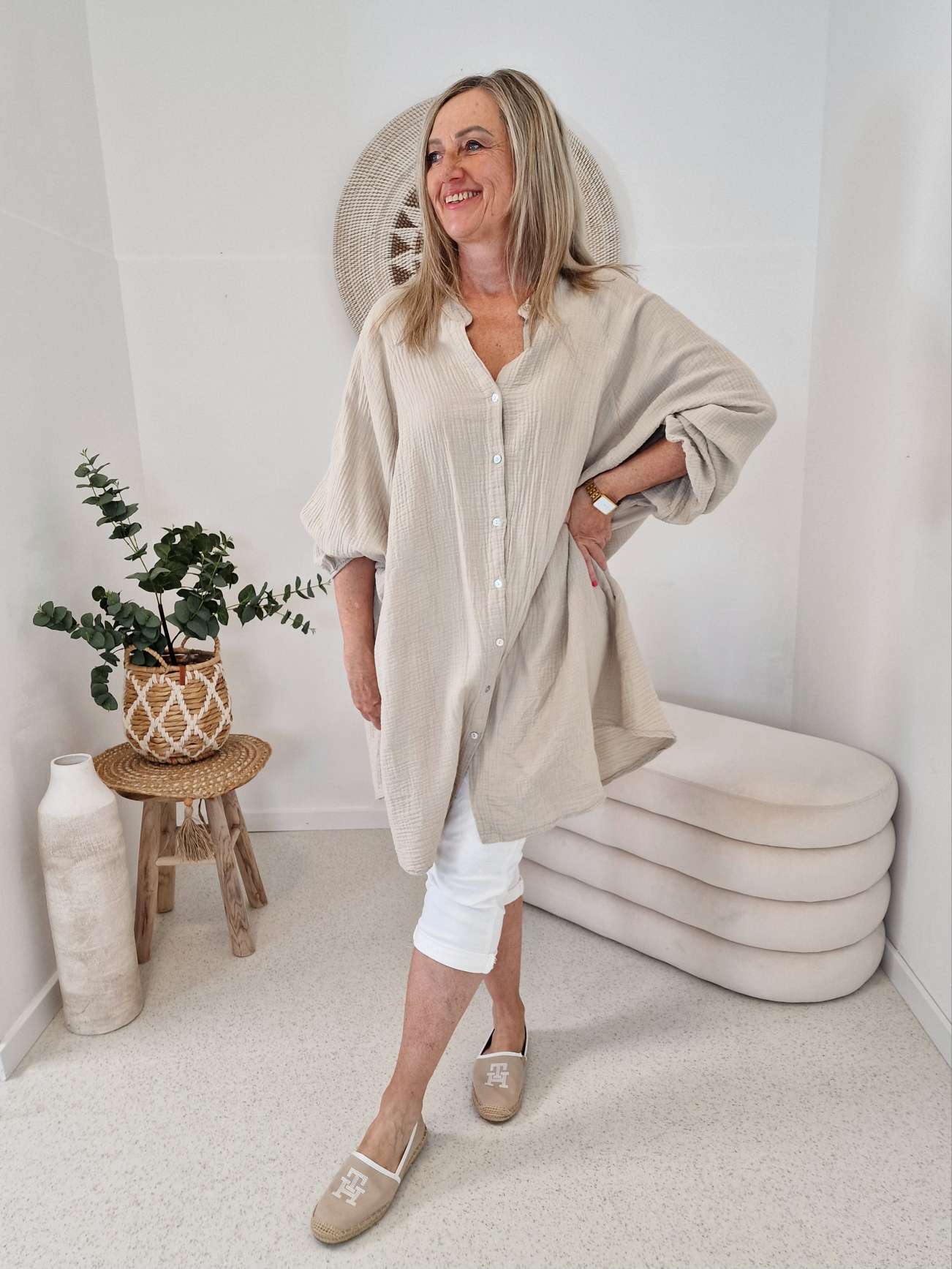 MUSSELIN OVERSIZE BLUSE BE CREATIVE BEIGE 34-42/44 Made in Italy Longbluse Kleid Tunika Shirt Blusenjacke MUSSELIN OVERSIZE BLUSE BE CREATIVE BEIGE 34-42/44 Made in Italy Longbluse Kleid Tunika Shirt Blusenjacke