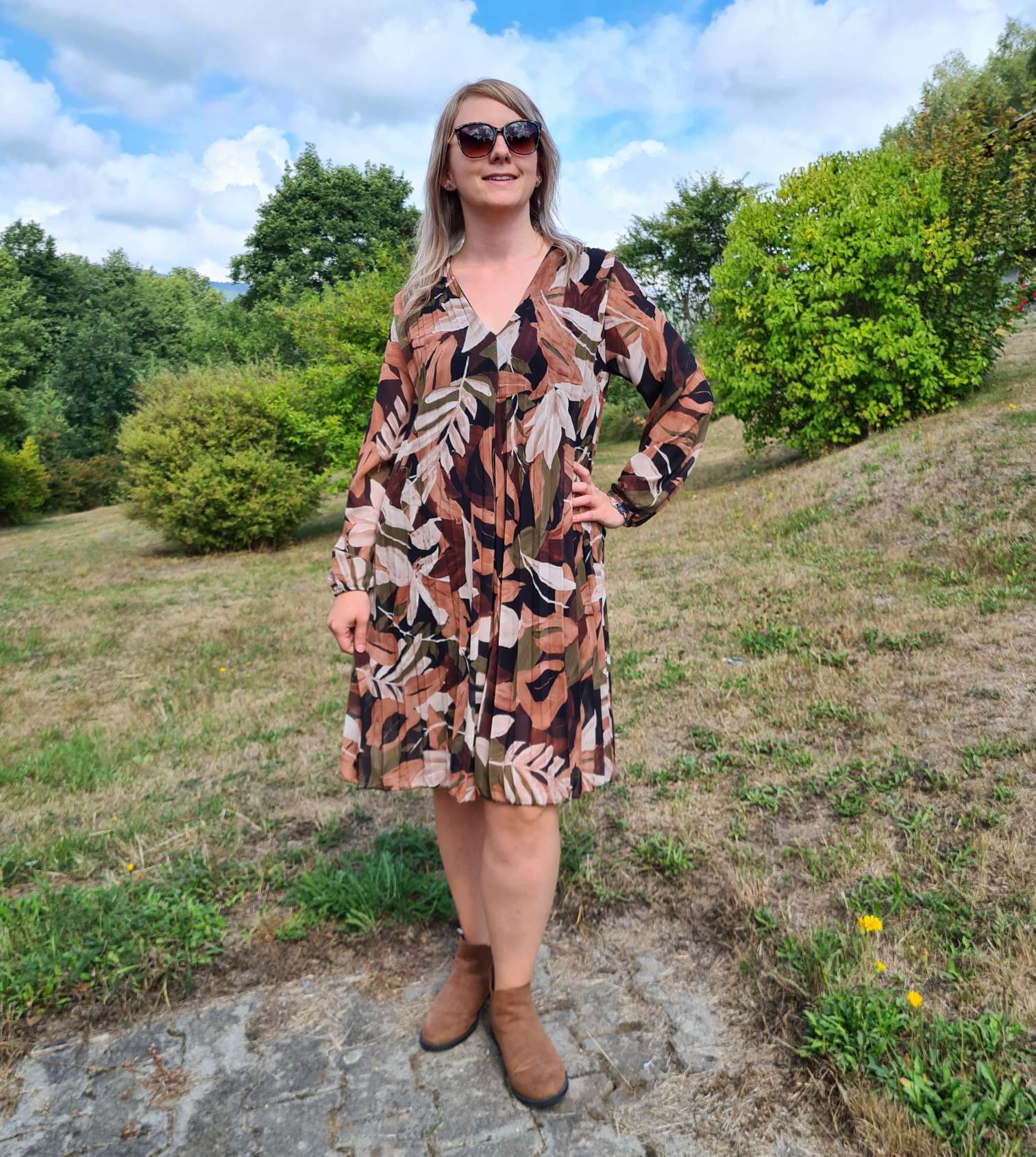 PLISSEE DRESS GINA LEAVES KHAKI 36-42 Made in Italy Plissee Herbst Kleid PLISSEE DRESS GINA LEAVES KHAKI 36-42 Made in Italy Plissee Herbst Kleid