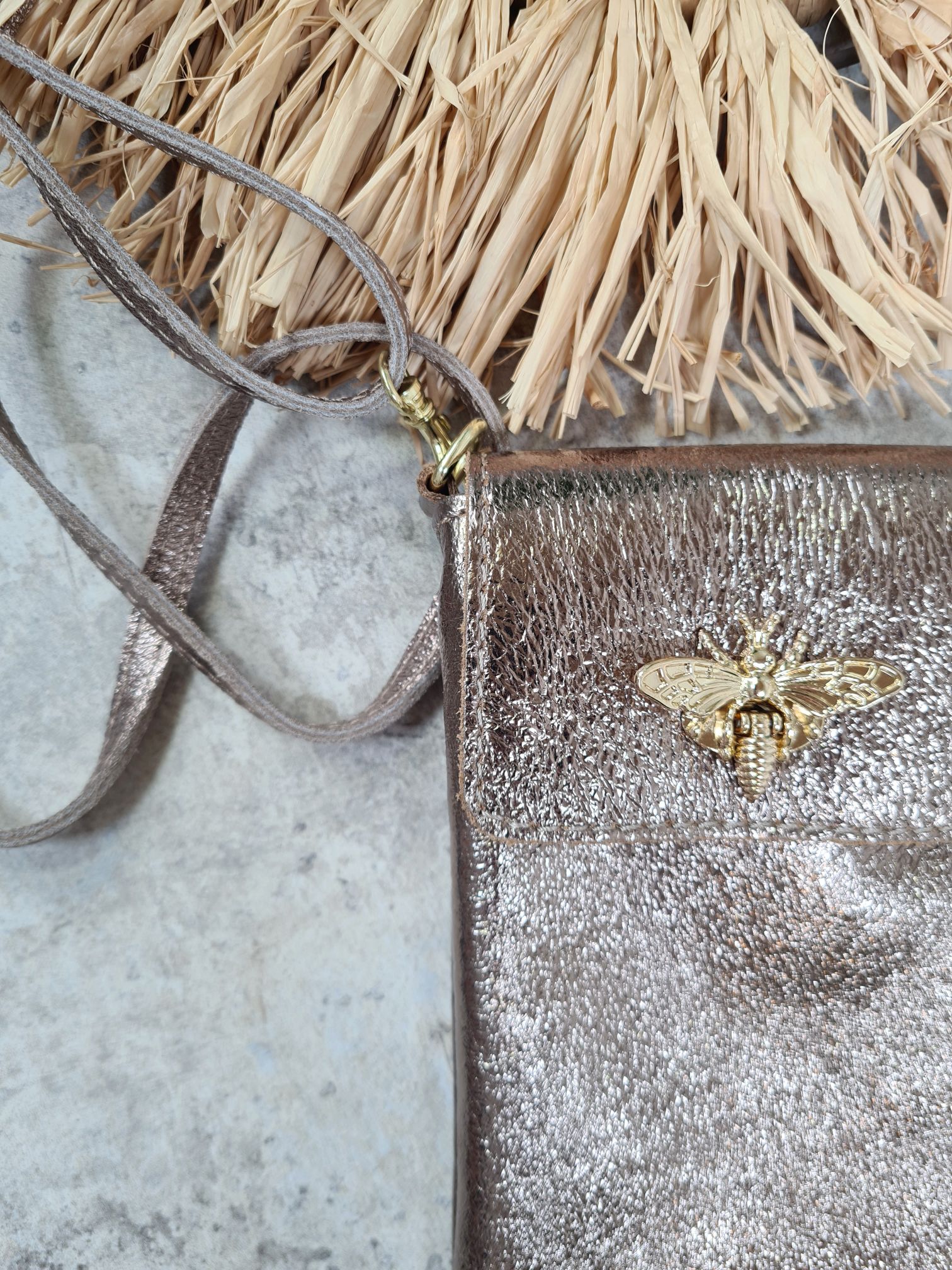HANDYTASCHE BIENE SMALL METALLIC Ledertasche Umhängetasche Made in Italy echt Leder Tasche versch. Farben HANDYTASCHE BIENE SMALL METALLIC Ledertasche Umhängetasche Made in Italy echt Leder Tasche versch. Farben