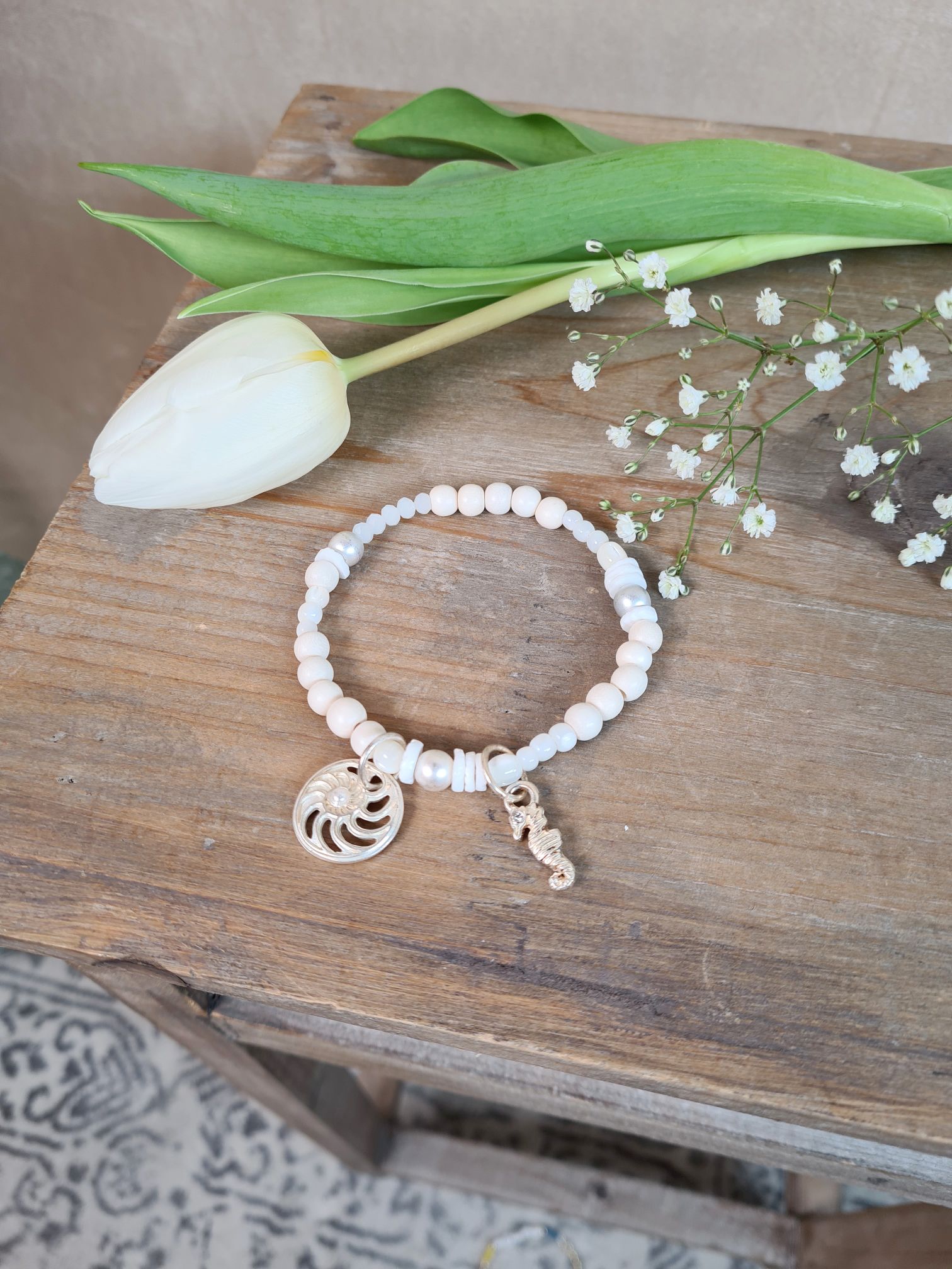 BRACELET SANSIBAR SEAHORSE EDELSTEIN Armband Mix Weiße Akazienholz Perlen 