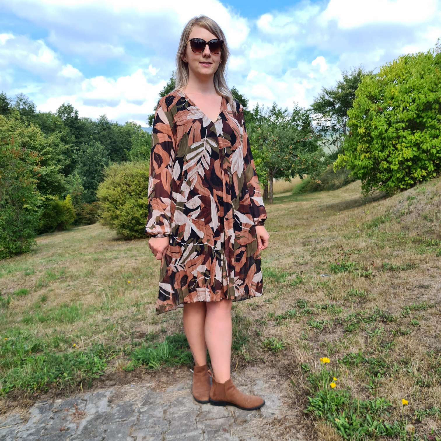 PLISSEE DRESS GINA LEAVES KHAKI 36-42 Made in Italy Plissee Herbst Kleid PLISSEE DRESS GINA LEAVES KHAKI 36-42 Made in Italy Plissee Herbst Kleid