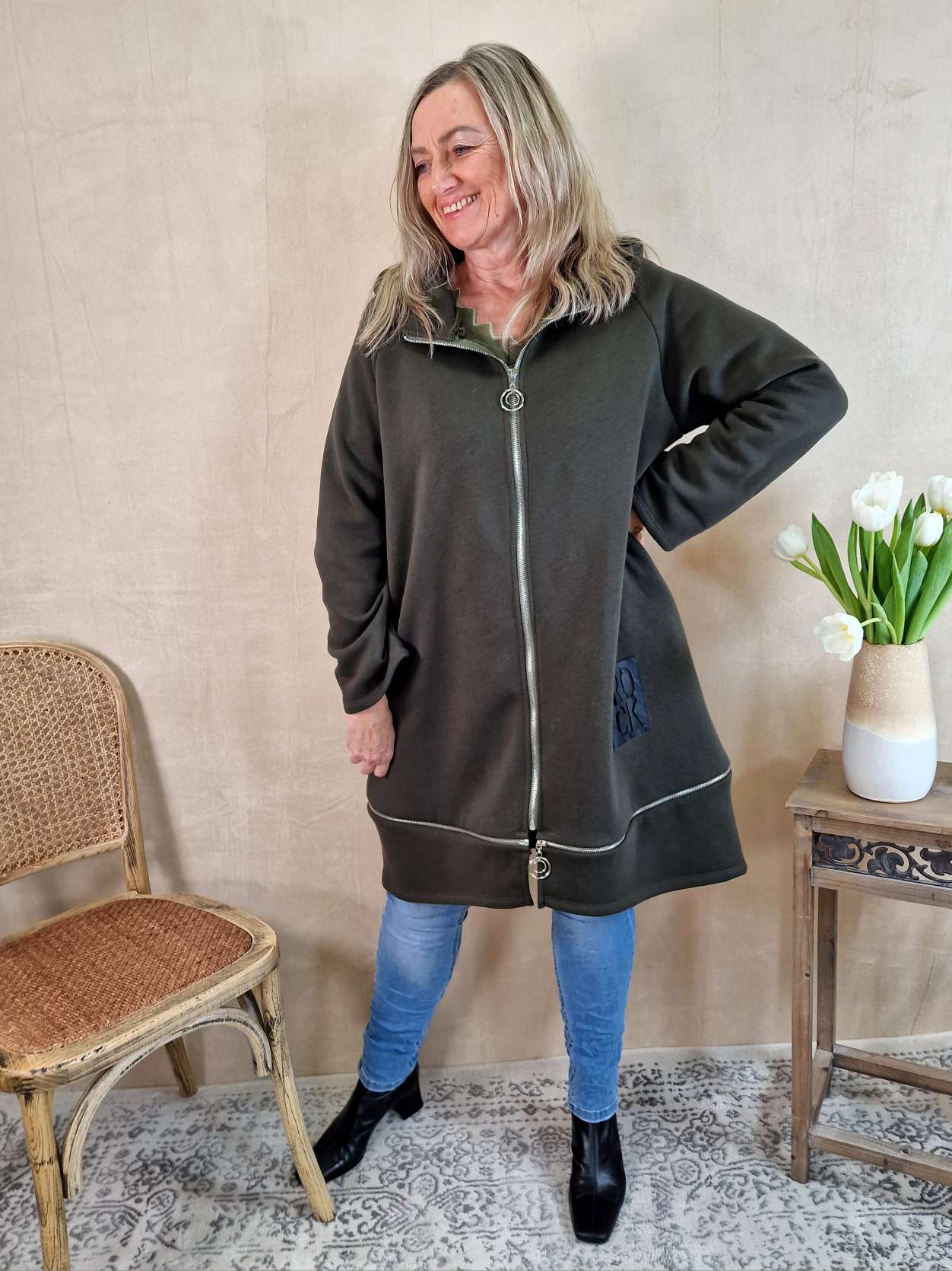 HOODIE SWEATER JACKE ANTONIA KHAKI 34-42 Made in Italy Oversize lange Sweatshirtjacke HOODIE SWEATER JACKE ANTONIA KHAKI 34-42 Made in Italy Oversize lange Sweatshirtjacke
