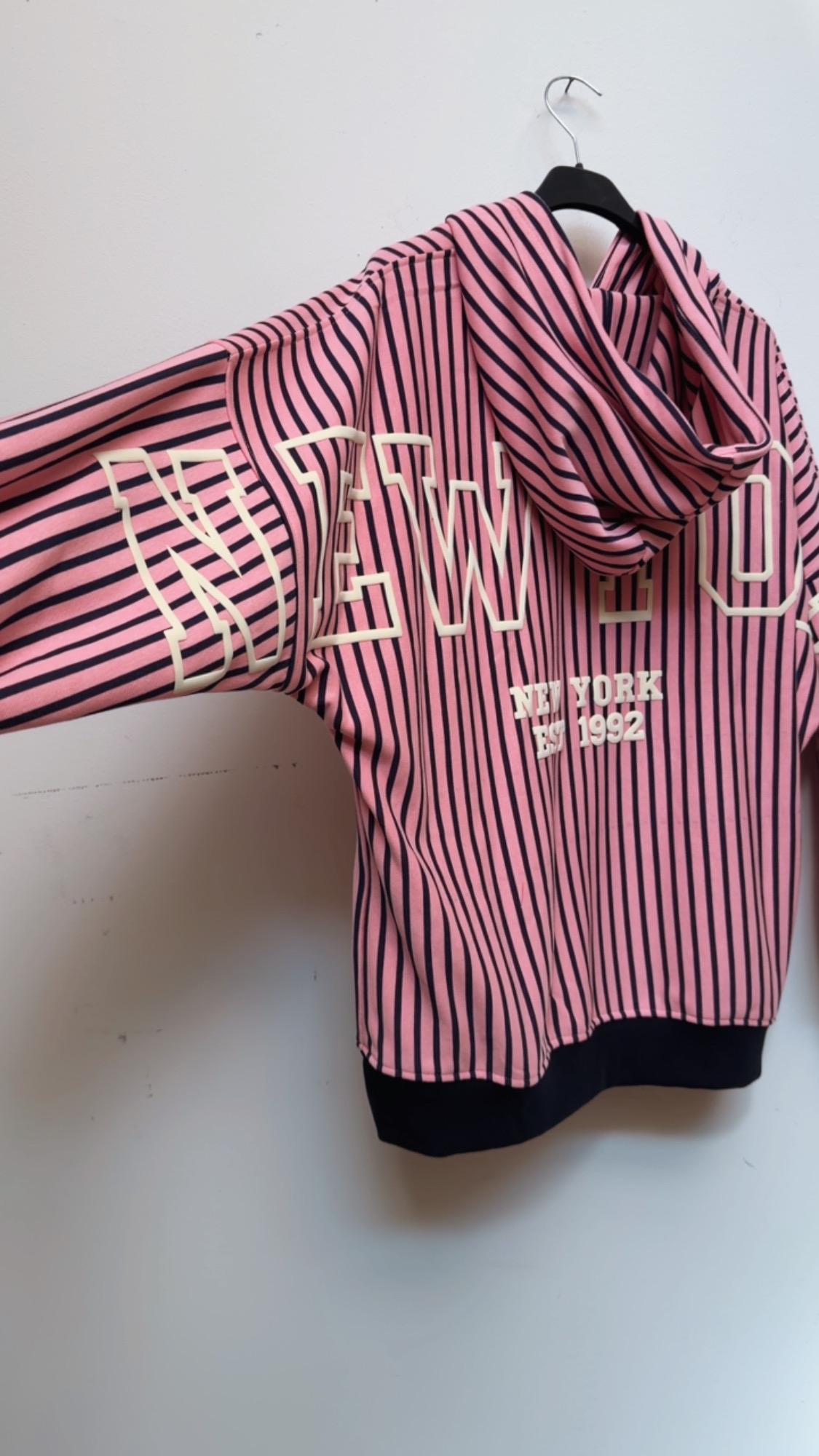 Hoodie Evania – New York Vibes im Streifen-Look Made in Italy 34-42/44