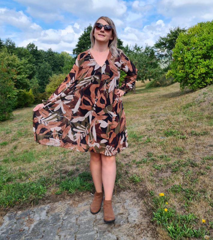 PLISSEE DRESS GINA LEAVES KHAKI 36-42 Made in Italy Plissee Herbst Kleid PLISSEE DRESS GINA LEAVES KHAKI 36-42 Made in Italy Plissee Herbst Kleid
