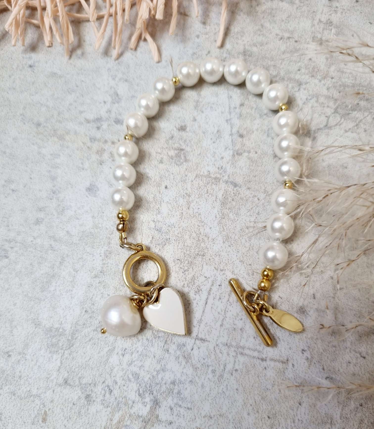 BRACELET VALENTINA HEART WEISSE MUSCHELKERNPERLEN Herz Armband Toggle Verschluss vergoldet BRACELET VALENTINA HEART WEISSE MUSCHELKERNPERLEN Herz Armband Toggle Verschluss vergoldet