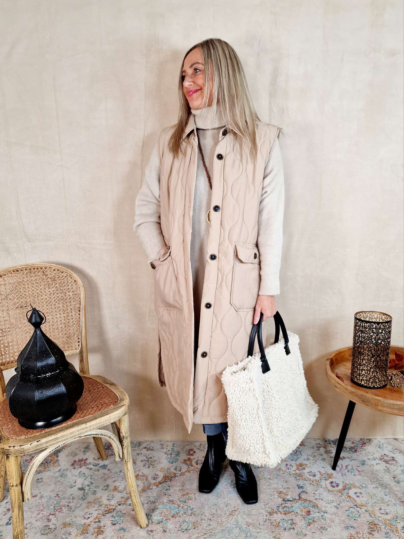 ÄRMELLOSE STEPPWESTE AMIRA CAMEL Kapuze Oversize Stepp Weste Jacke Mantel Italy Style versch. Größen Kopie ÄRMELLOSE STEPPWESTE AMIRA CAMEL Kapuze Oversize Stepp Weste Jacke Mantel Italy Style versch. Größen Kopie