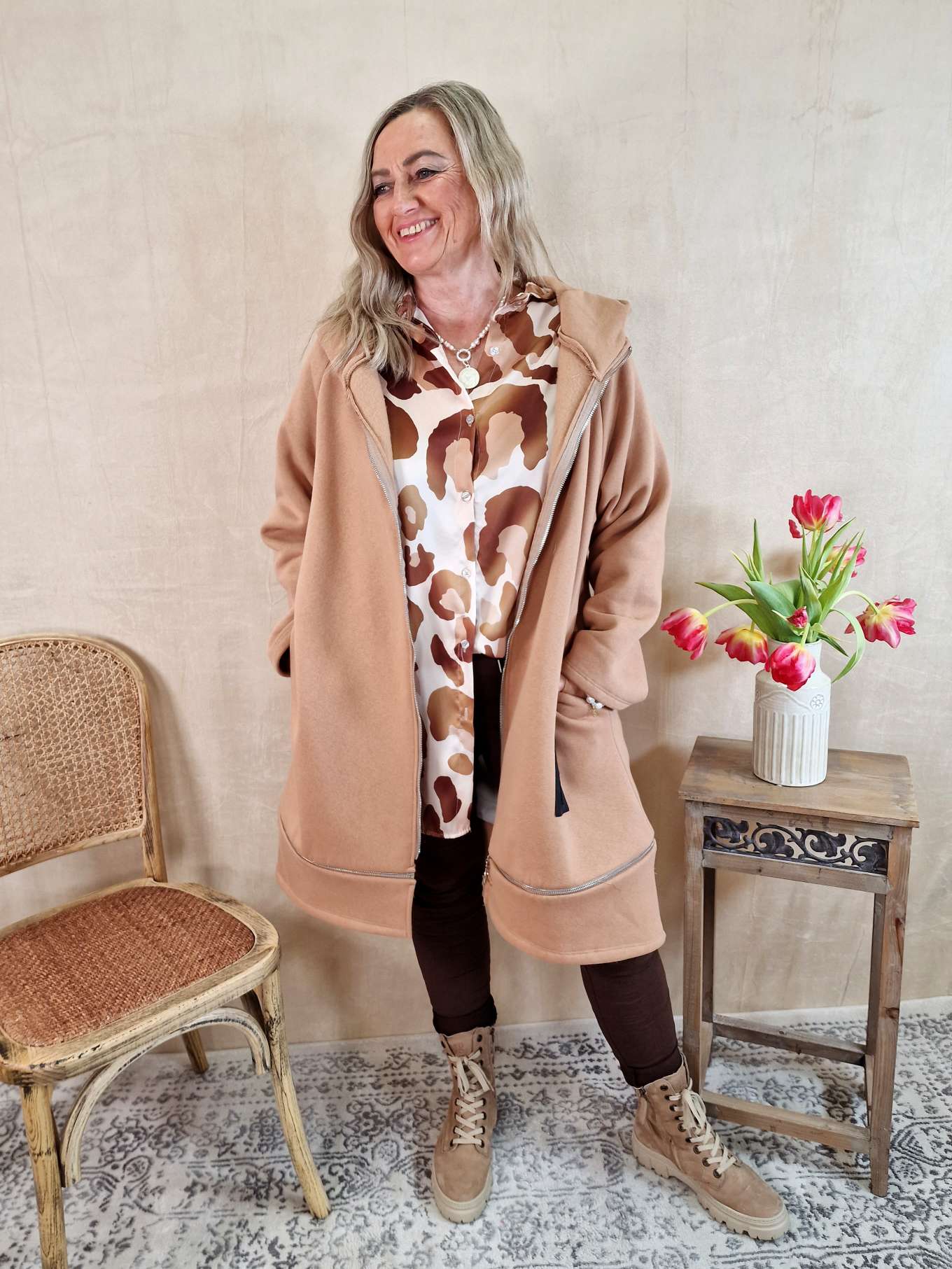 LEO BLUSE AURICIA CREME BEIGE 34-42/44 Made in Italy Oversize Shirt Hemd Silk Optik LEO BLUSE AURICIA CREME BEIGE 34-42/44 Made in Italy Oversize Shirt Hemd Silk Optik