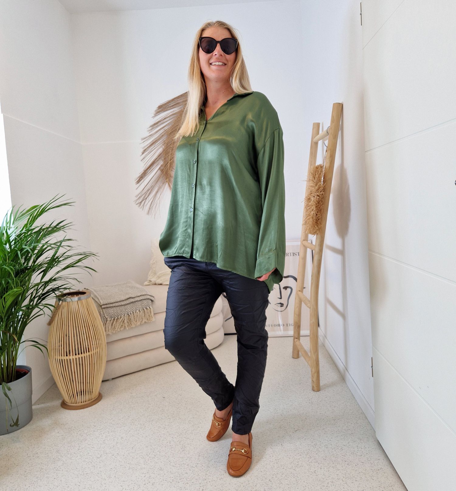 OVERSIZE BLUSE TARA KHAKI 34-42/44 Made in Italy Longbluse Hemd Satin Optik OVERSIZE BLUSE TARA KHAKI 34-42/44 Made in Italy Longbluse Hemd Satin Optik