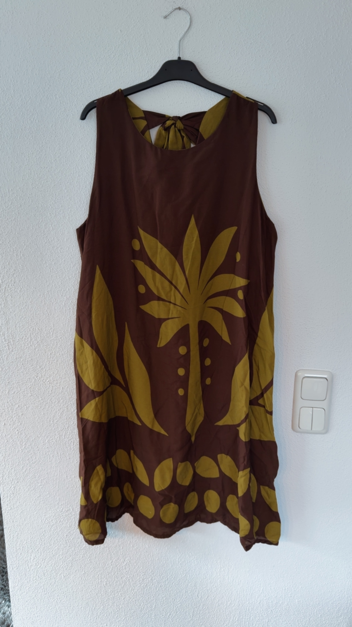 Viskosekleid Fiorina mit botanischem Print & Bindeschleife am Rücken – Made in Italy –  passend bis Größe 42
