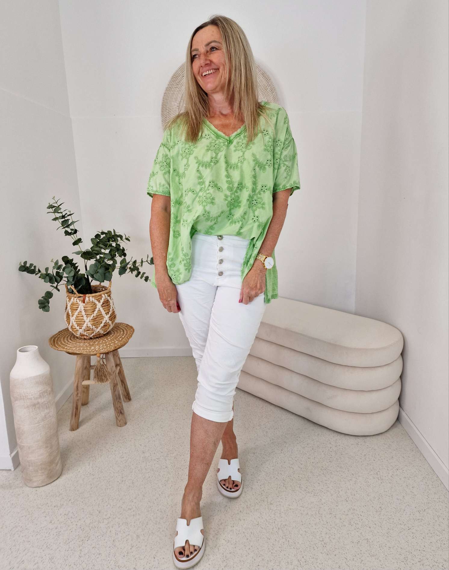 T-SHIRT AMALFI LOCHSTICKEREI GRÜN 34-42 Made in Italy Basic Kurzarm Shirt Oberteil T-SHIRT AMALFI LOCHSTICKEREI GRÜN 34-42 Made in Italy Basic Kurzarm Shirt Oberteil
