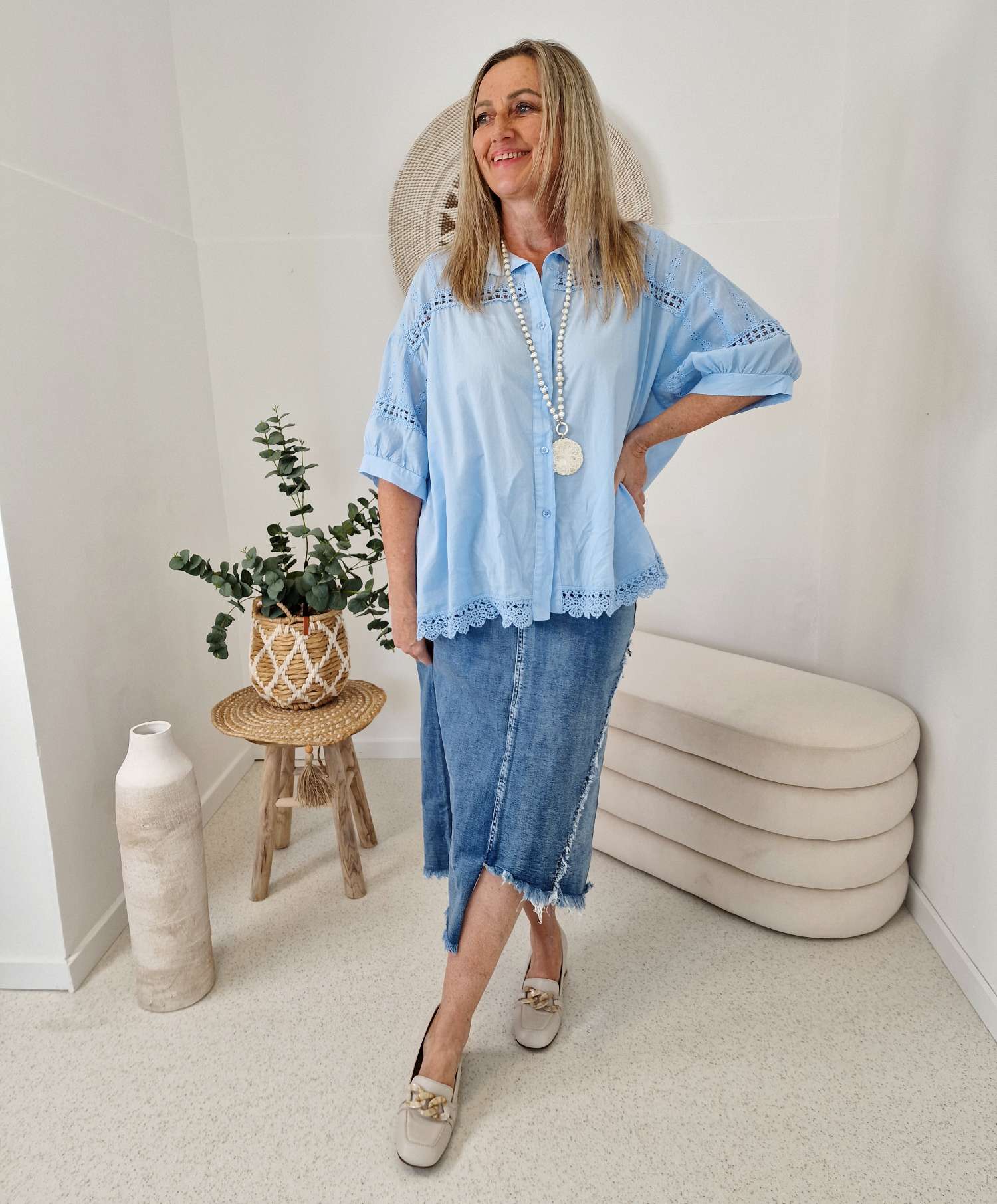 EDLE BLUSE LENNY HELLBLAU 36 - 42 Made in Italy Spitze Lochstickerei Kurzarm EDLE BLUSE LENNY HELLBLAU 36 - 42 Made in Italy Spitze Lochstickerei Kurzarm