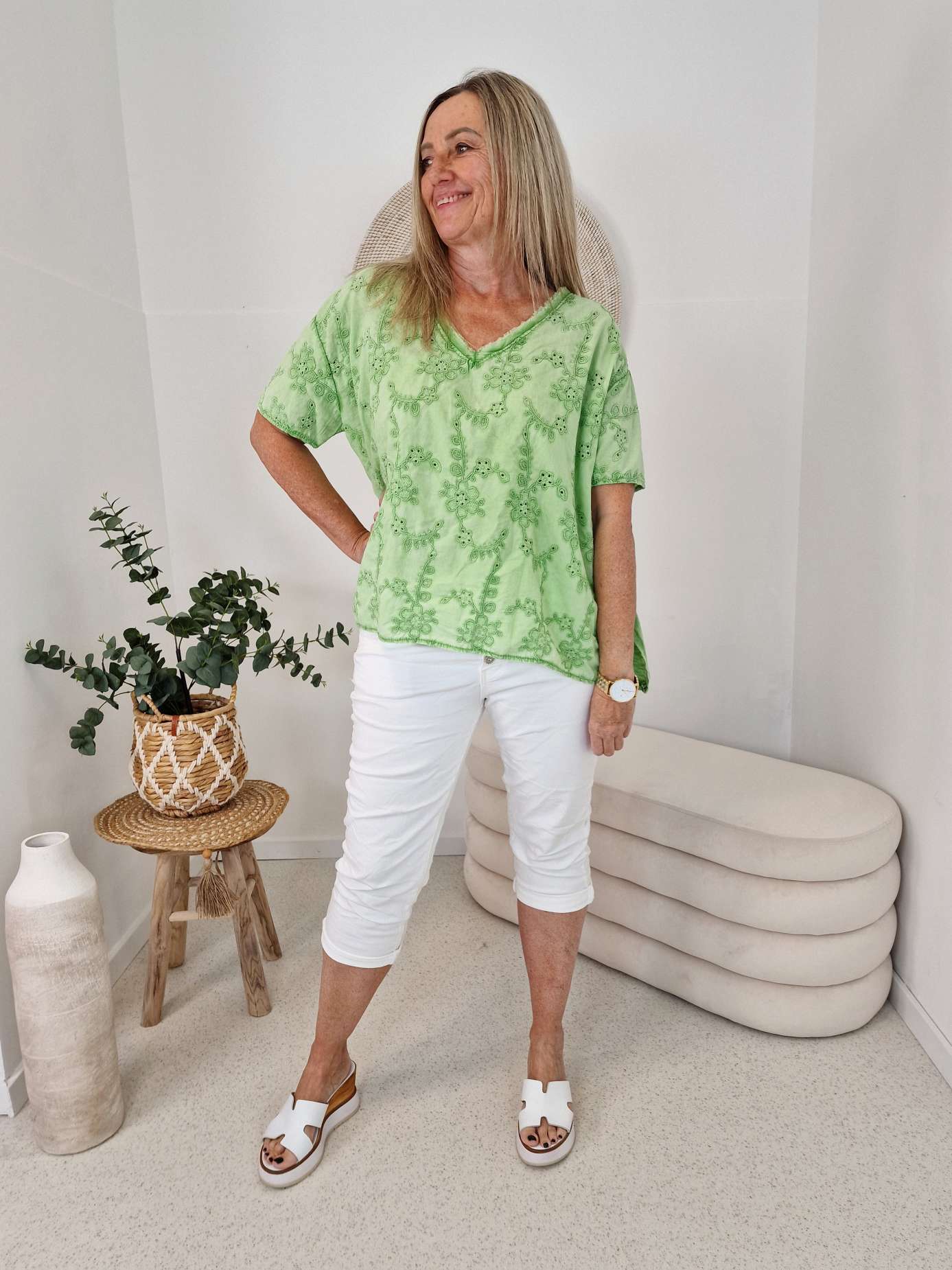 T-SHIRT AMALFI LOCHSTICKEREI GRÜN 34-42 Made in Italy Basic Kurzarm Shirt Oberteil T-SHIRT AMALFI LOCHSTICKEREI GRÜN 34-42 Made in Italy Basic Kurzarm Shirt Oberteil