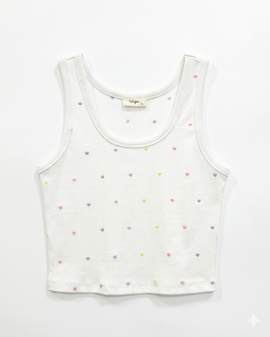 „Sweetheart Breeze“ – Cropped Rip-Top mit bunten Herzchen