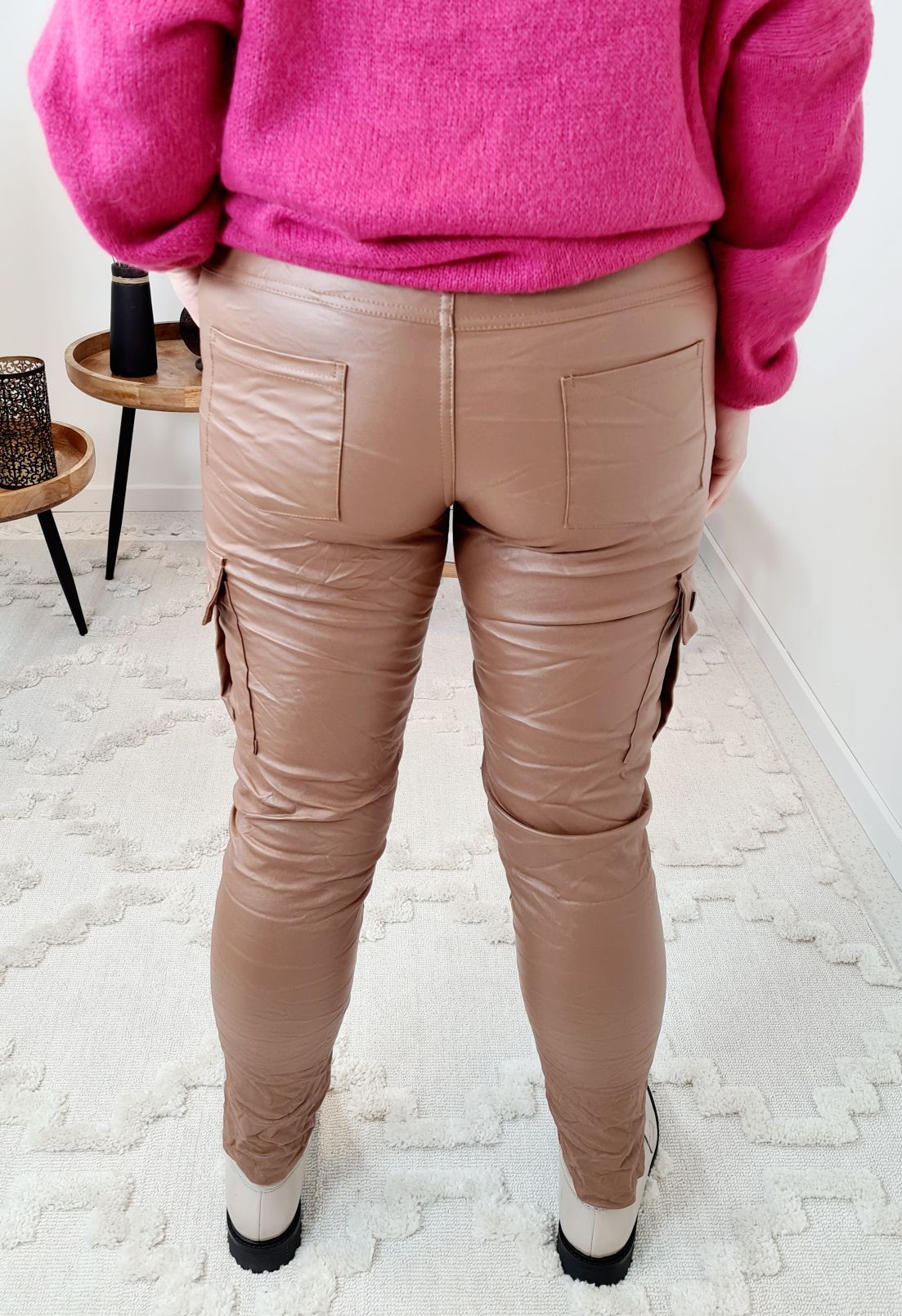 FAKE LEATHER CARGO JOGPANT CLEO CAMEL 34-40 Made in Italy Kunstleder Hose FAKE LEATHER CARGO JOGPANT CLEO CAMEL 34-40 Made in Italy Kunstleder Hose