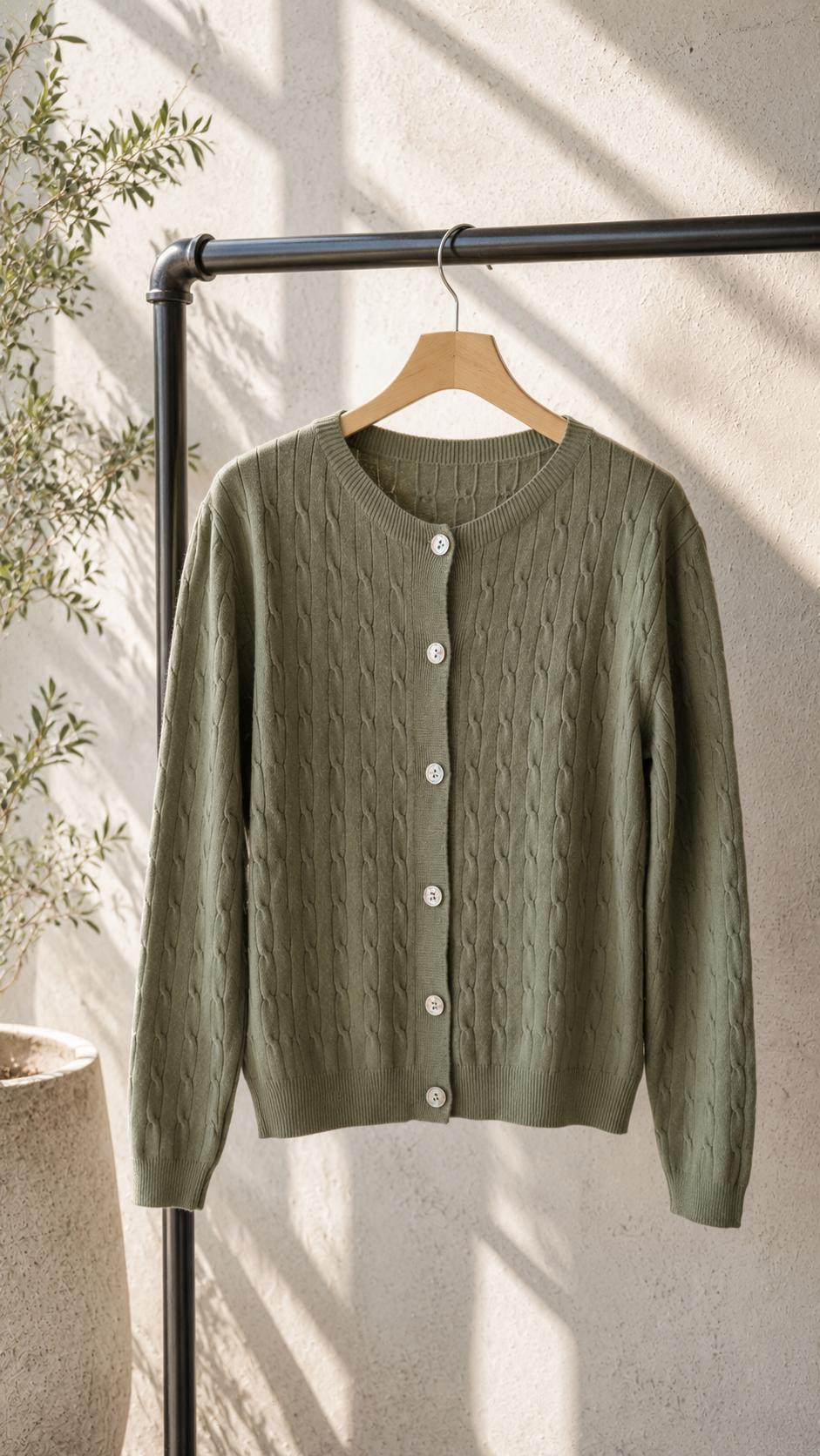 Strickjacke Freya mit feinem Zopfmuster – Made in Italy – passend bis gute Größe 40