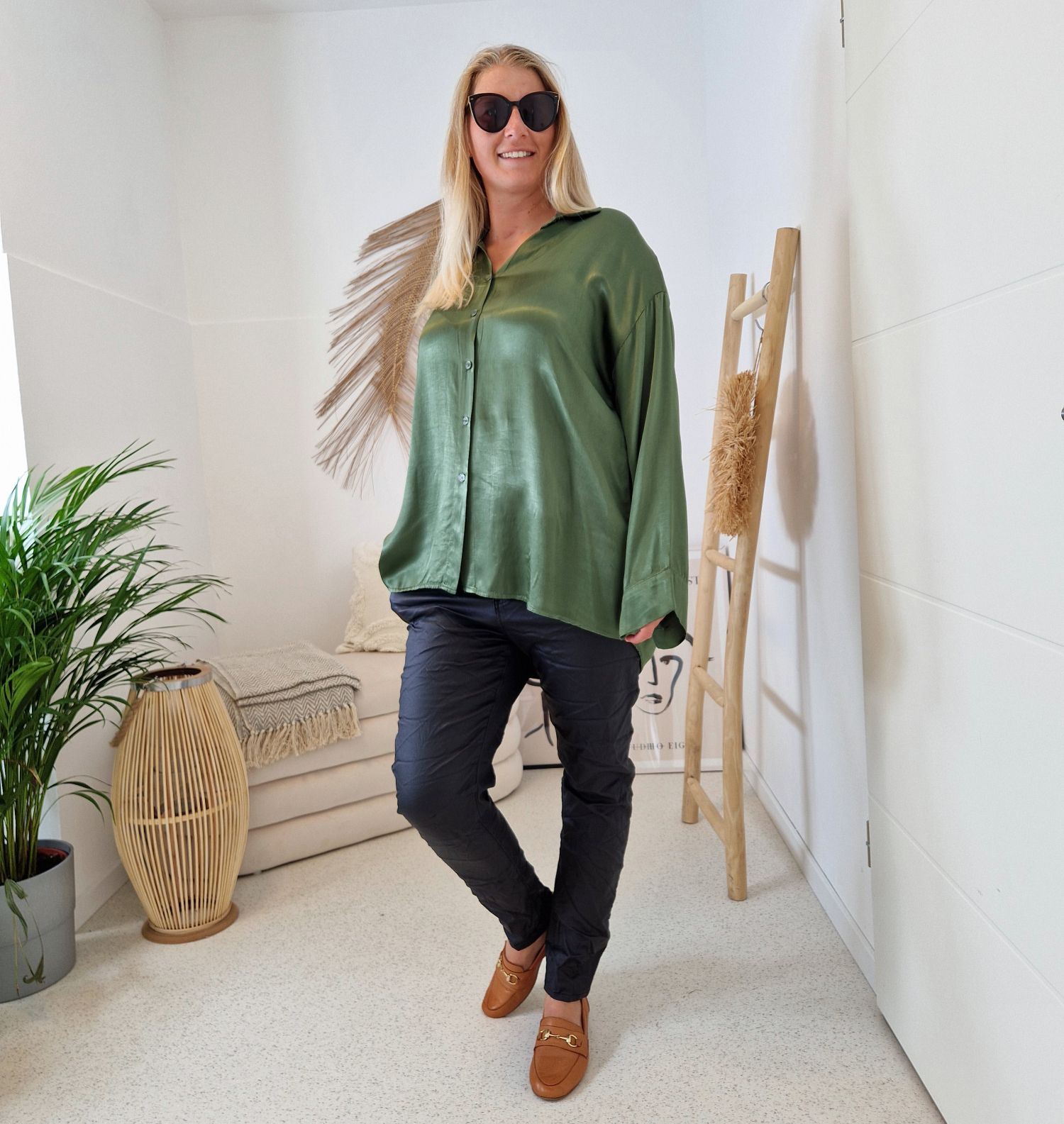 OVERSIZE BLUSE TARA KHAKI 34-42/44 Made in Italy Longbluse Hemd Satin Optik OVERSIZE BLUSE TARA KHAKI 34-42/44 Made in Italy Longbluse Hemd Satin Optik