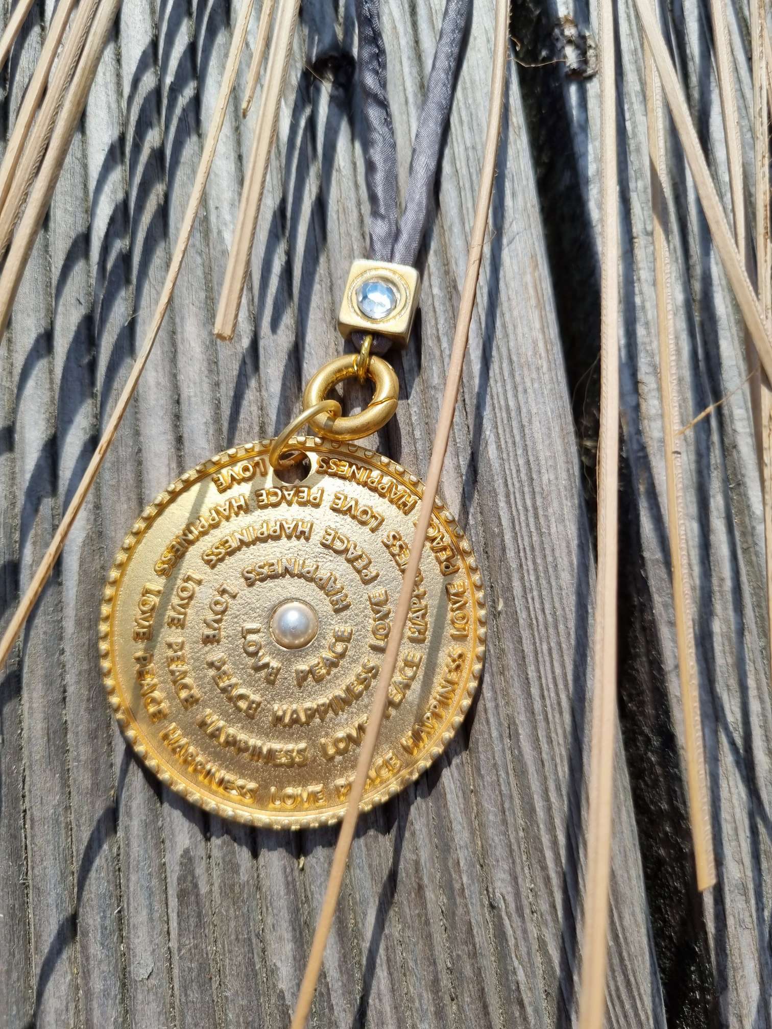 NECKLESS HAPPIENESS GREY lange Wechselkette Seide Goldfarben Halskette Kette Amueltt NECKLESS HAPPIENESS GREY lange Wechselkette Seide Goldfarben Halskette Kette Amueltt