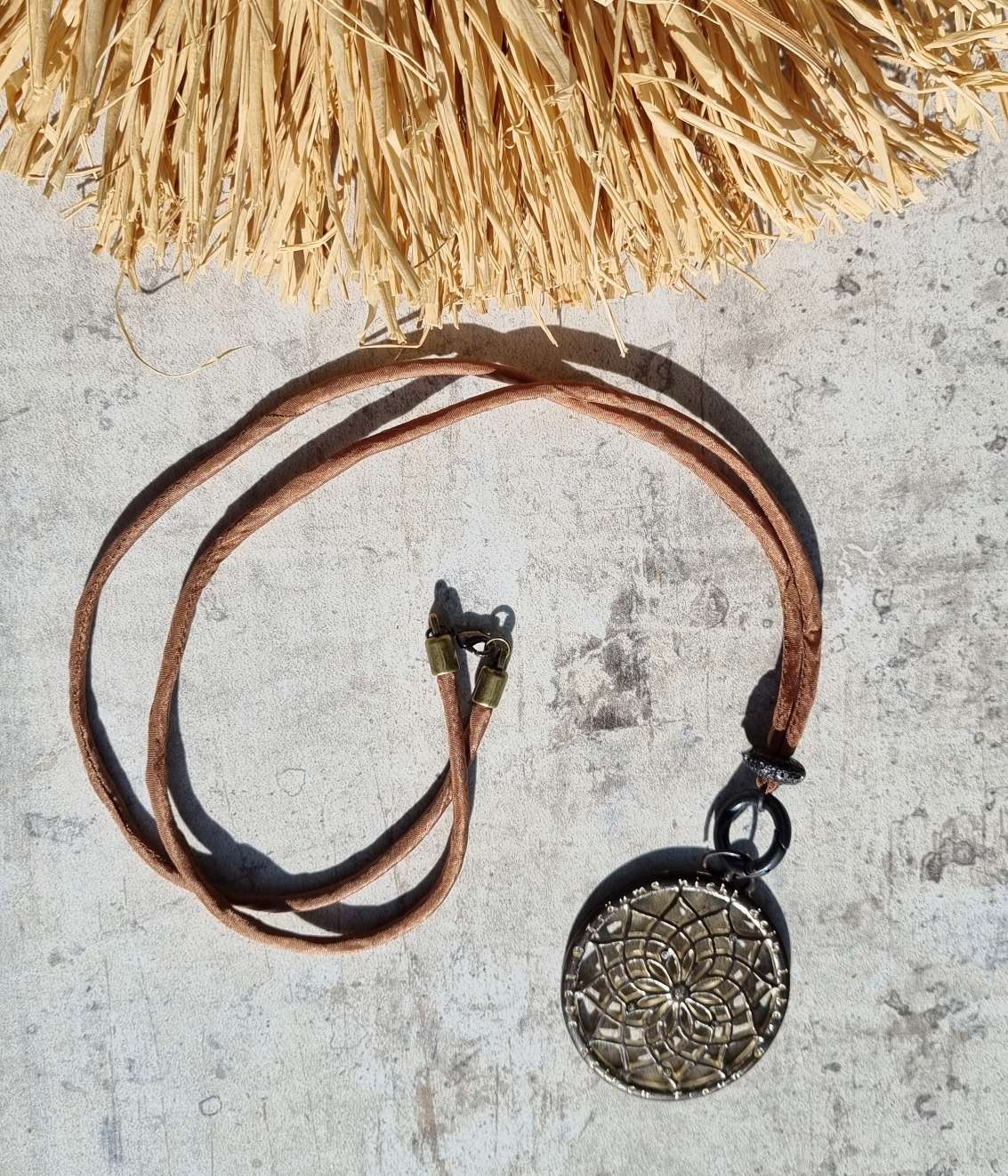 NECKLESS TRÄUME TRAUMFÄNGER lange Wechselkette BRAUN Seide SAHARA Halskette Kette Amueltt NECKLESS TRÄUME TRAUMFÄNGER lange Wechselkette BRAUN Seide SAHARA Halskette Kette Amueltt