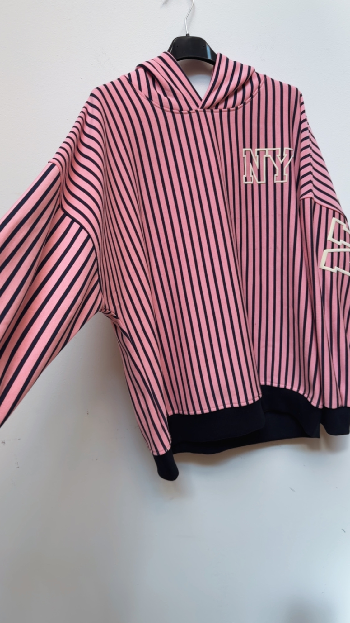 Hoodie Evania – New York Vibes im Streifen-Look Made in Italy 34-42/44