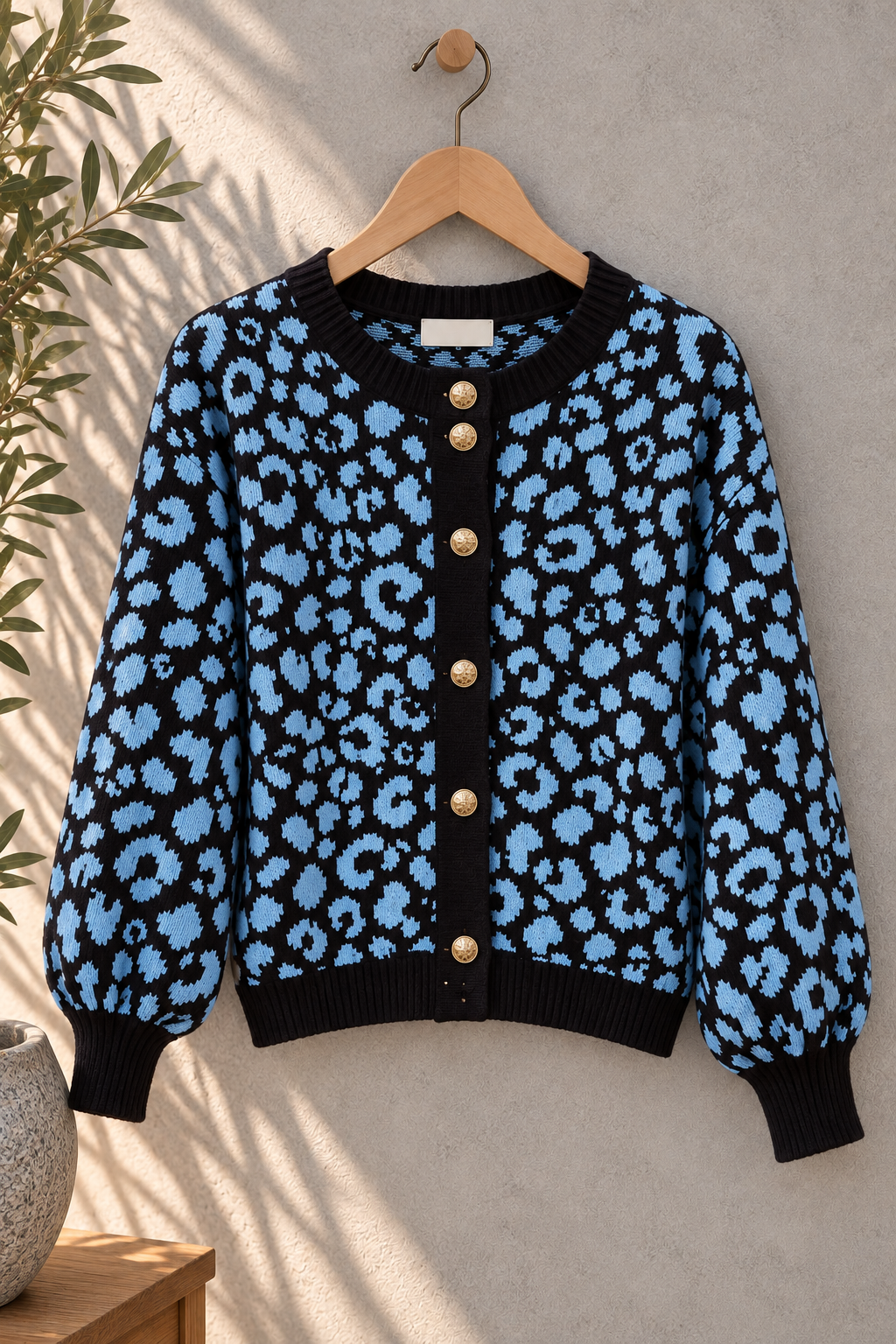 SJ0117 – Leo Strickjacke mit goldfarbenen Knöpfen I 36-46 I Made in Italy