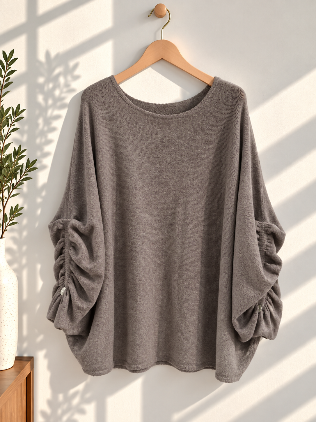 Oversize-Fledermaus-Strickpullover mit Viskose & raffiniertem Knopfdetail – Made in Italy | SJ0098