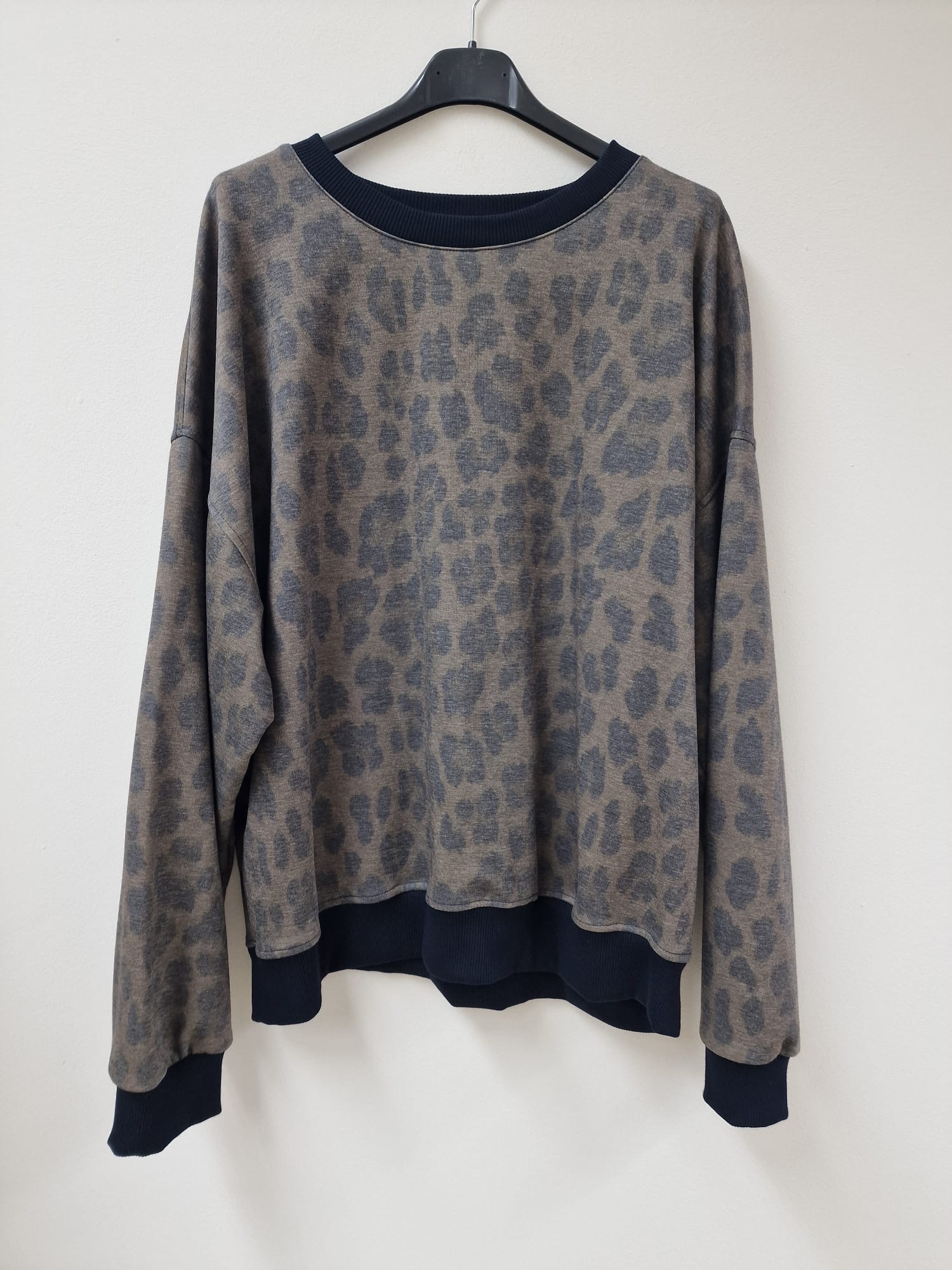 Leo Sweatshirt – butterweich & lässig | Made in Italy 🐆🤎 SW0102 Gr 34-42